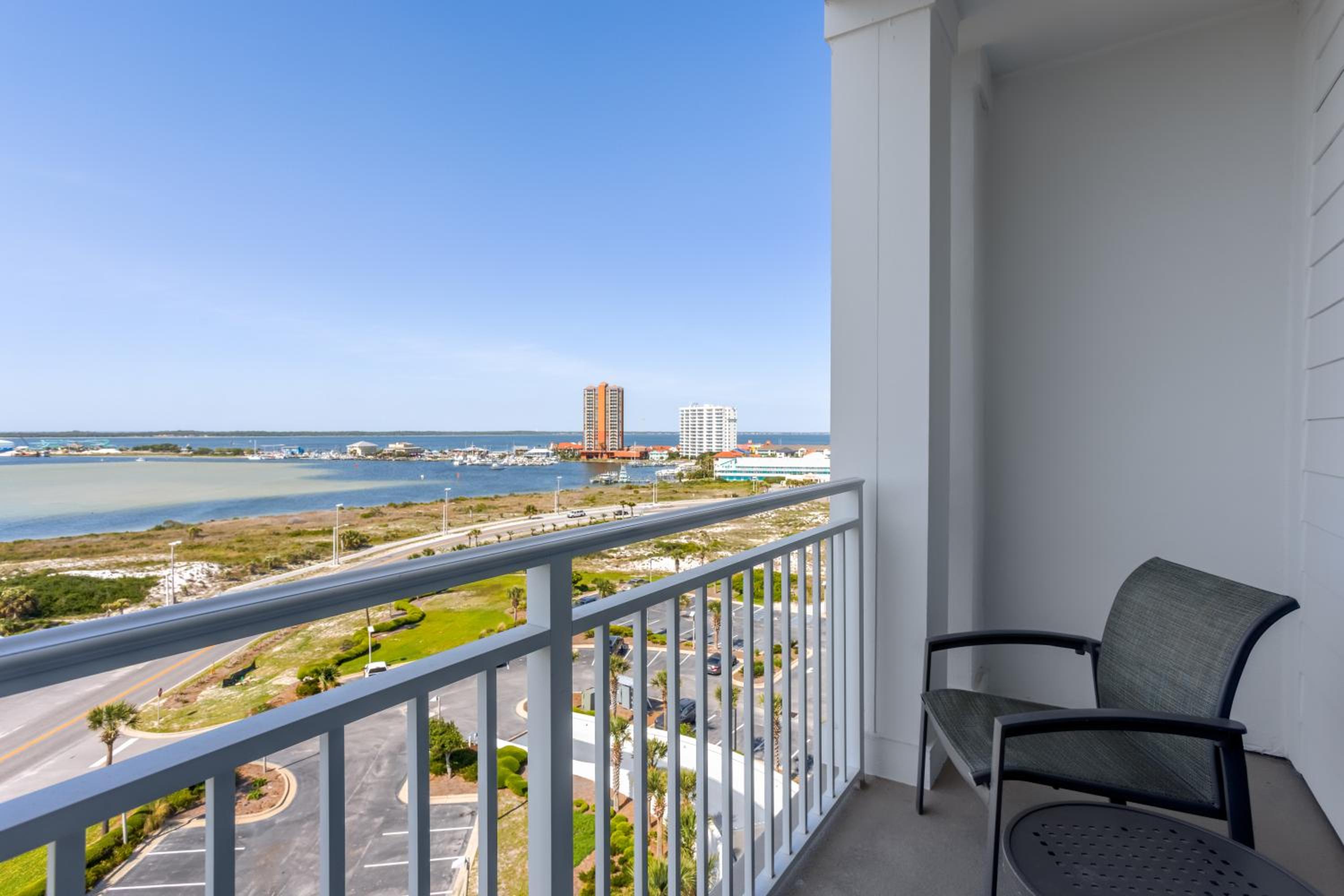 King Bay View with Balcony - Photo 6