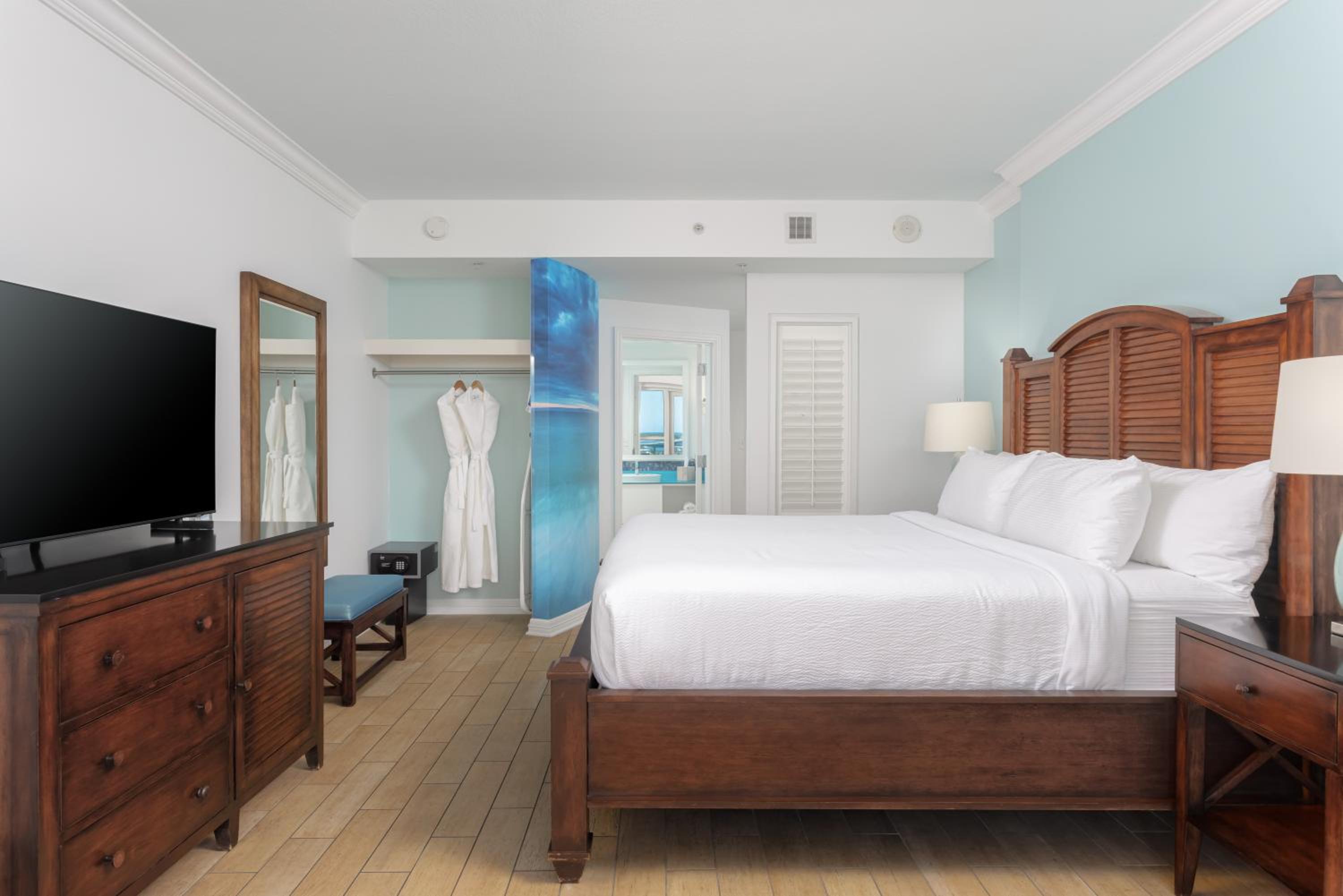 Accessible King Bed Gulf Front with Balcony - Photo 3