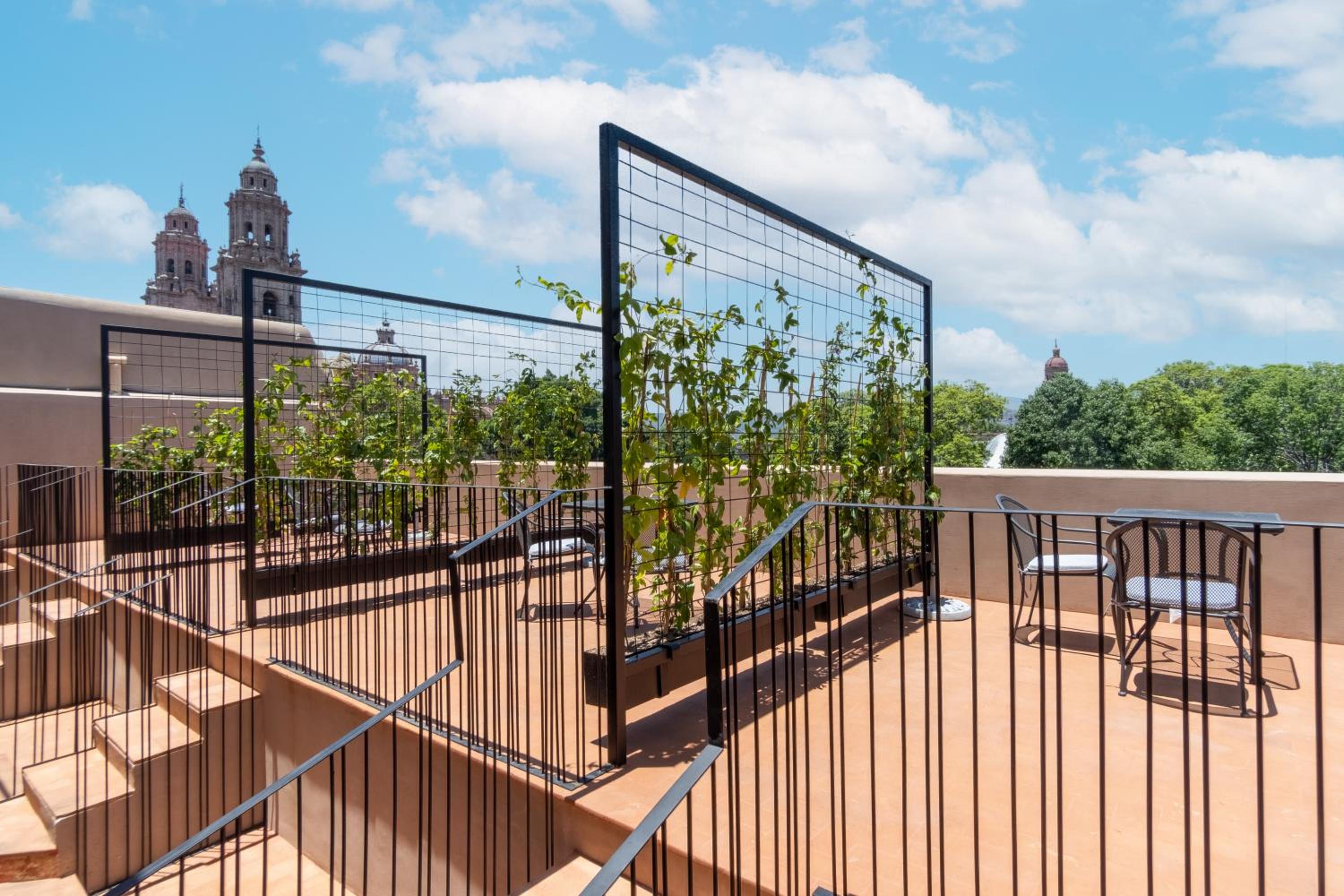 Standard Queen Room with Terrace and City View - Central Building - Photo 5