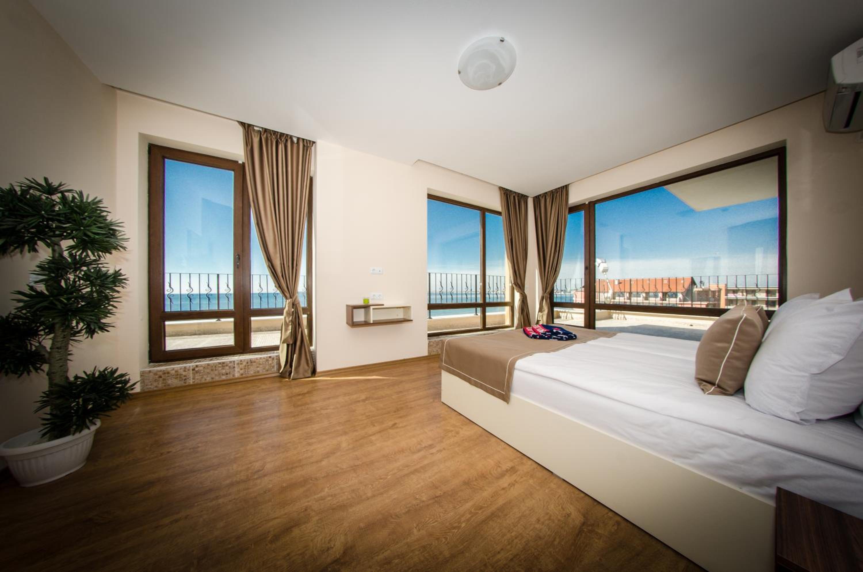 One-Bedroom Apartment with Balcony (3 Adults) photo 1
