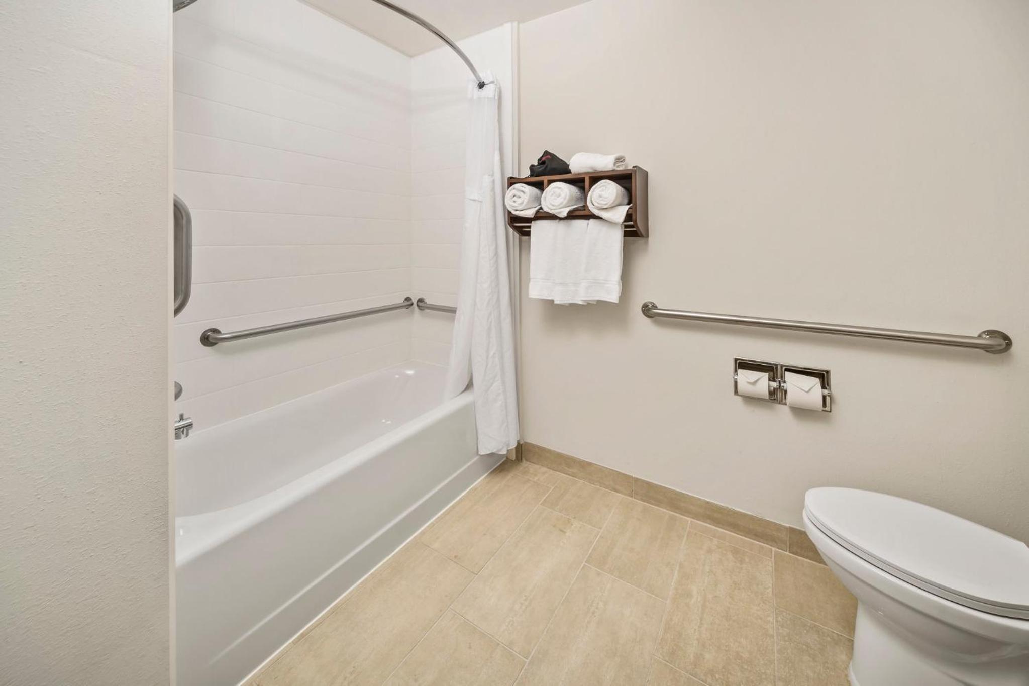 King Room - Mobility Access/Hearing Accessible - Photo 2