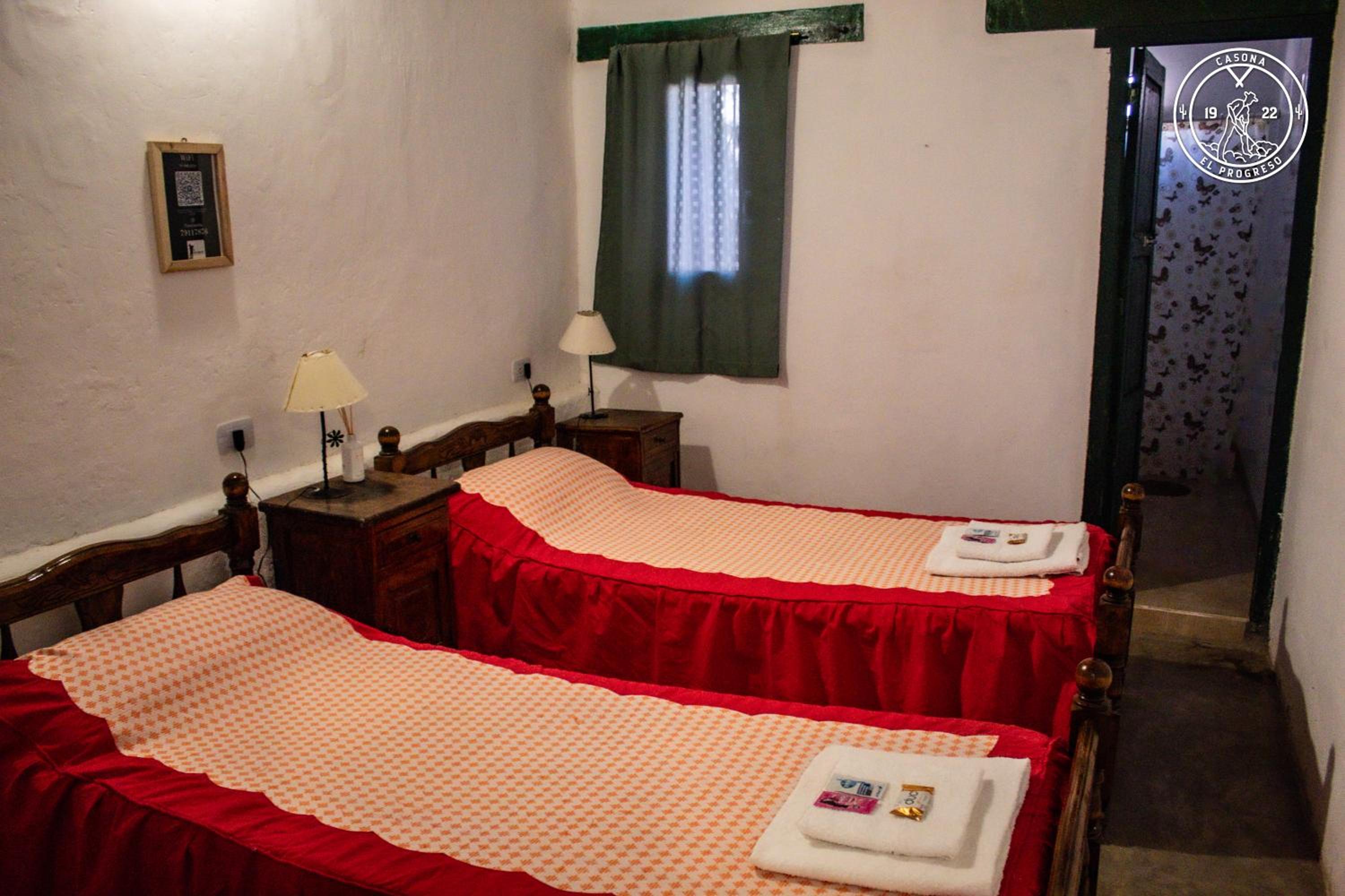 Double or Twin Room with Private Bathroom photo 2