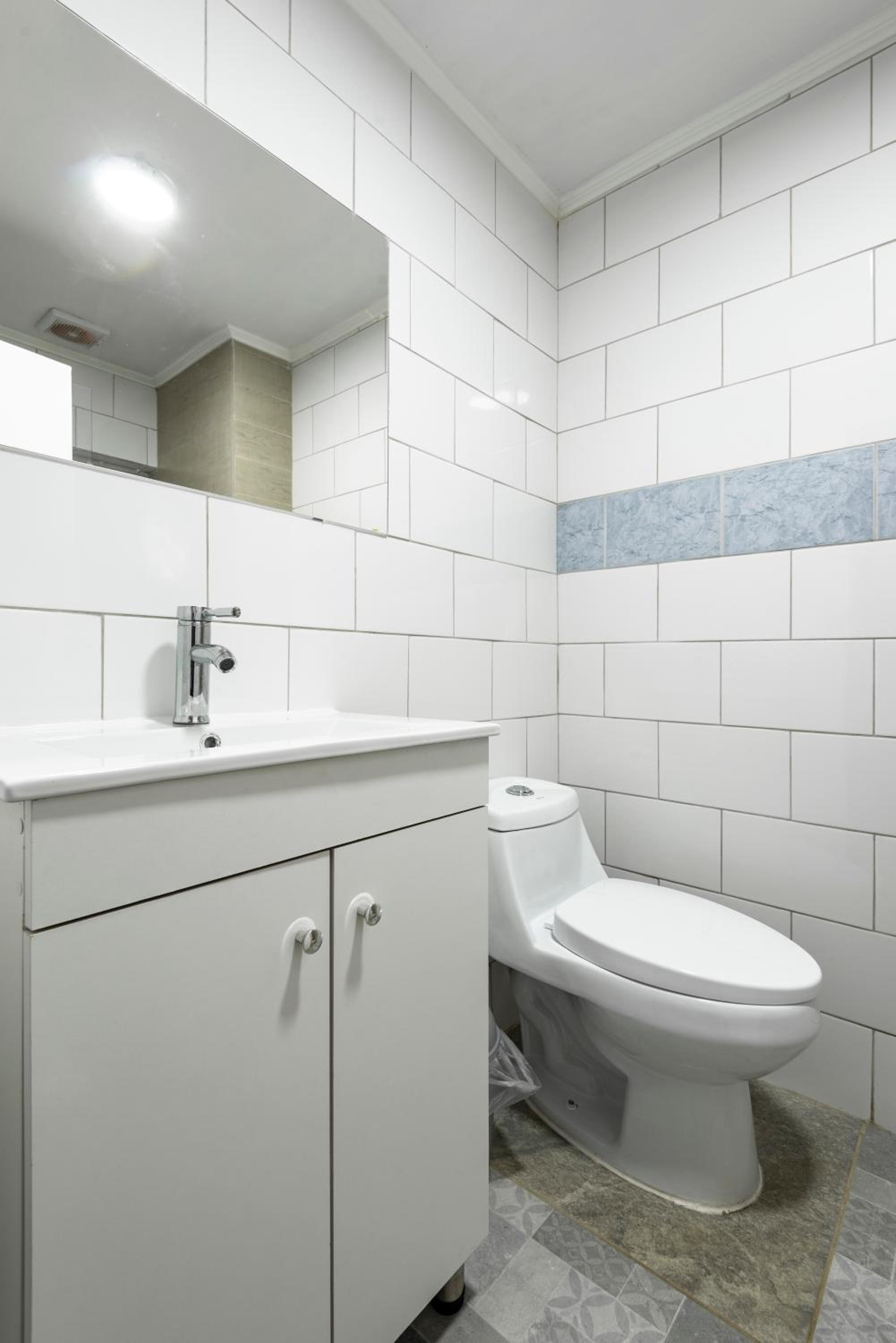 Twin Room with Private Bathroom photo 2