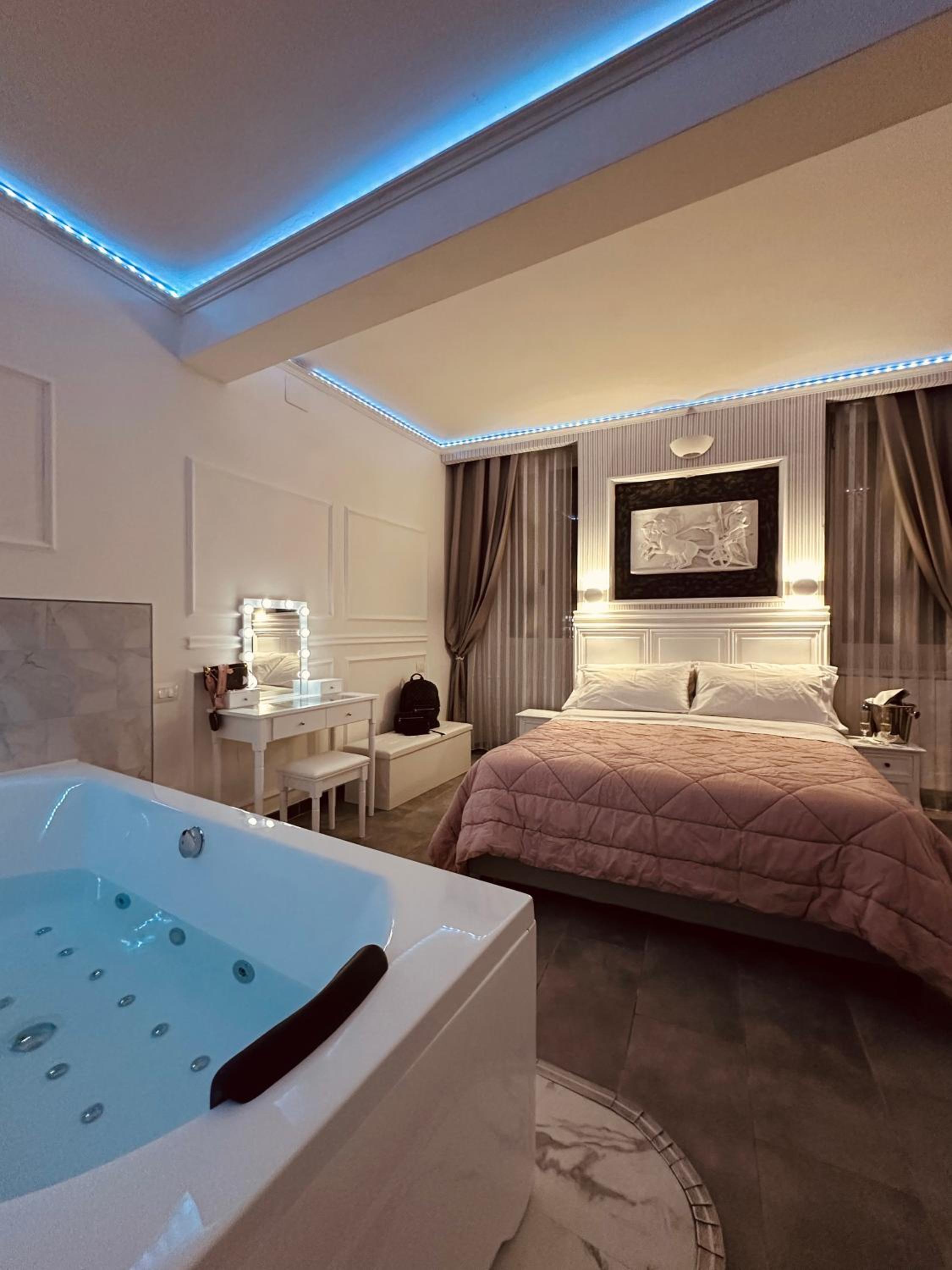 King Room with Spa Bath photo 3