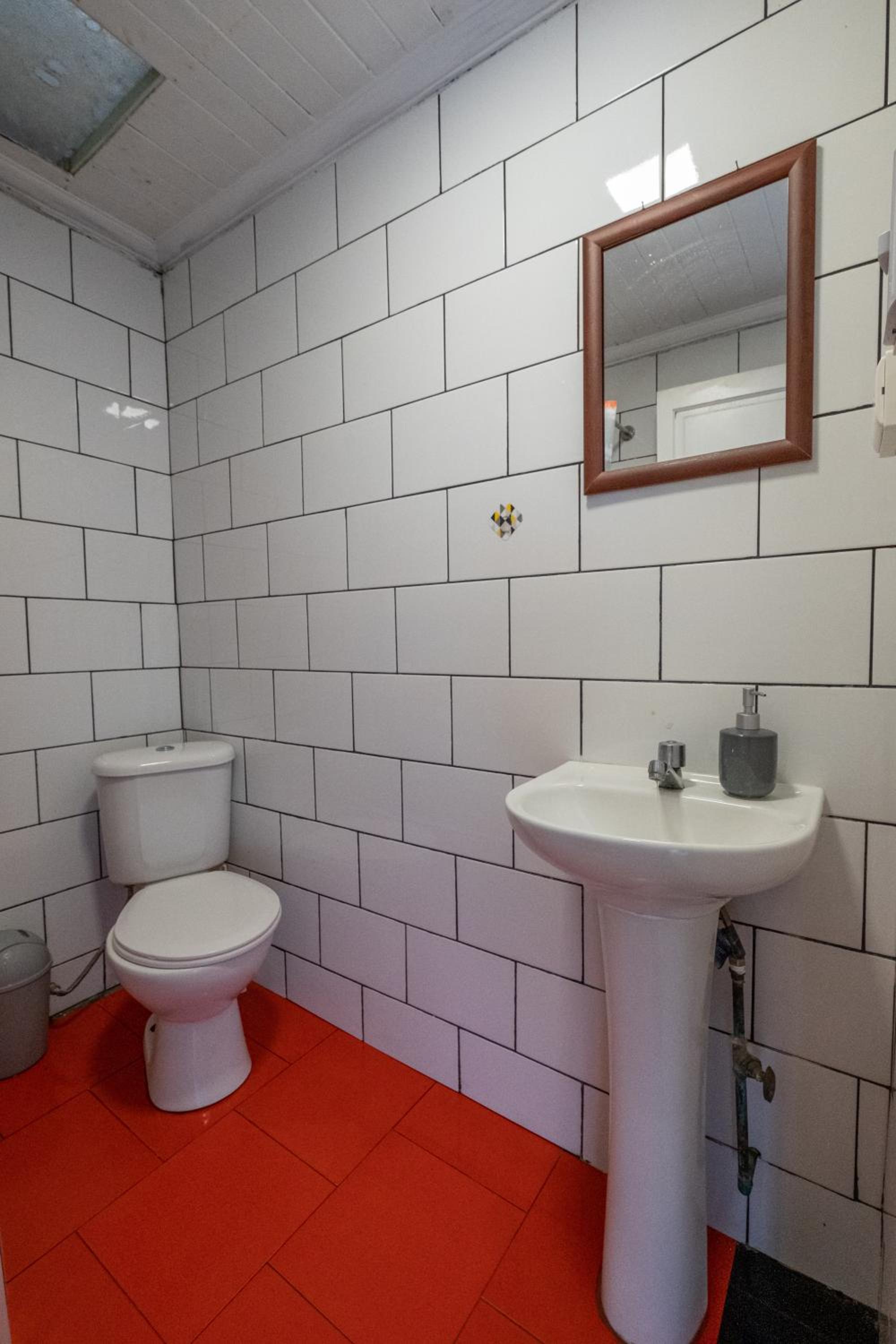 Twin Room with Private External Bathroom photo 2