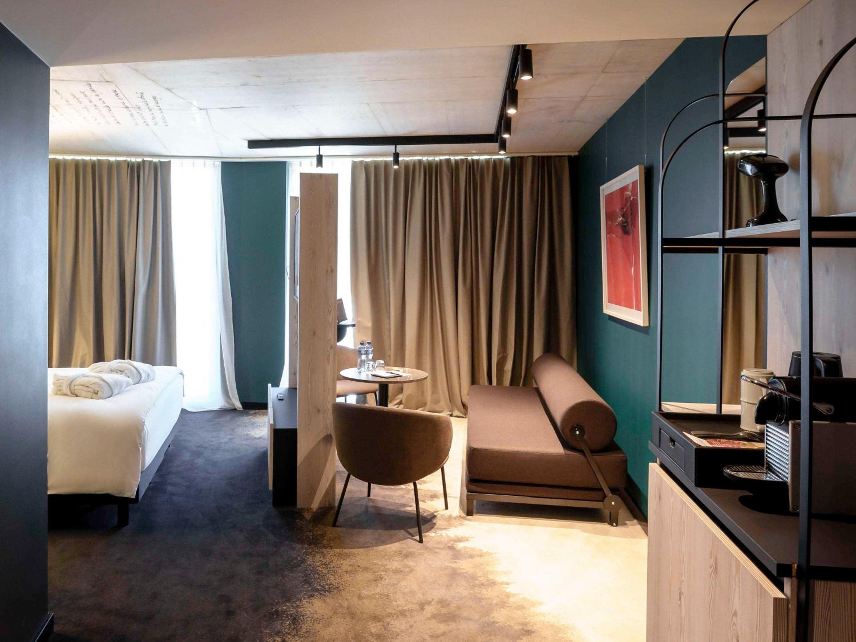 Junior King Suite with Lounge