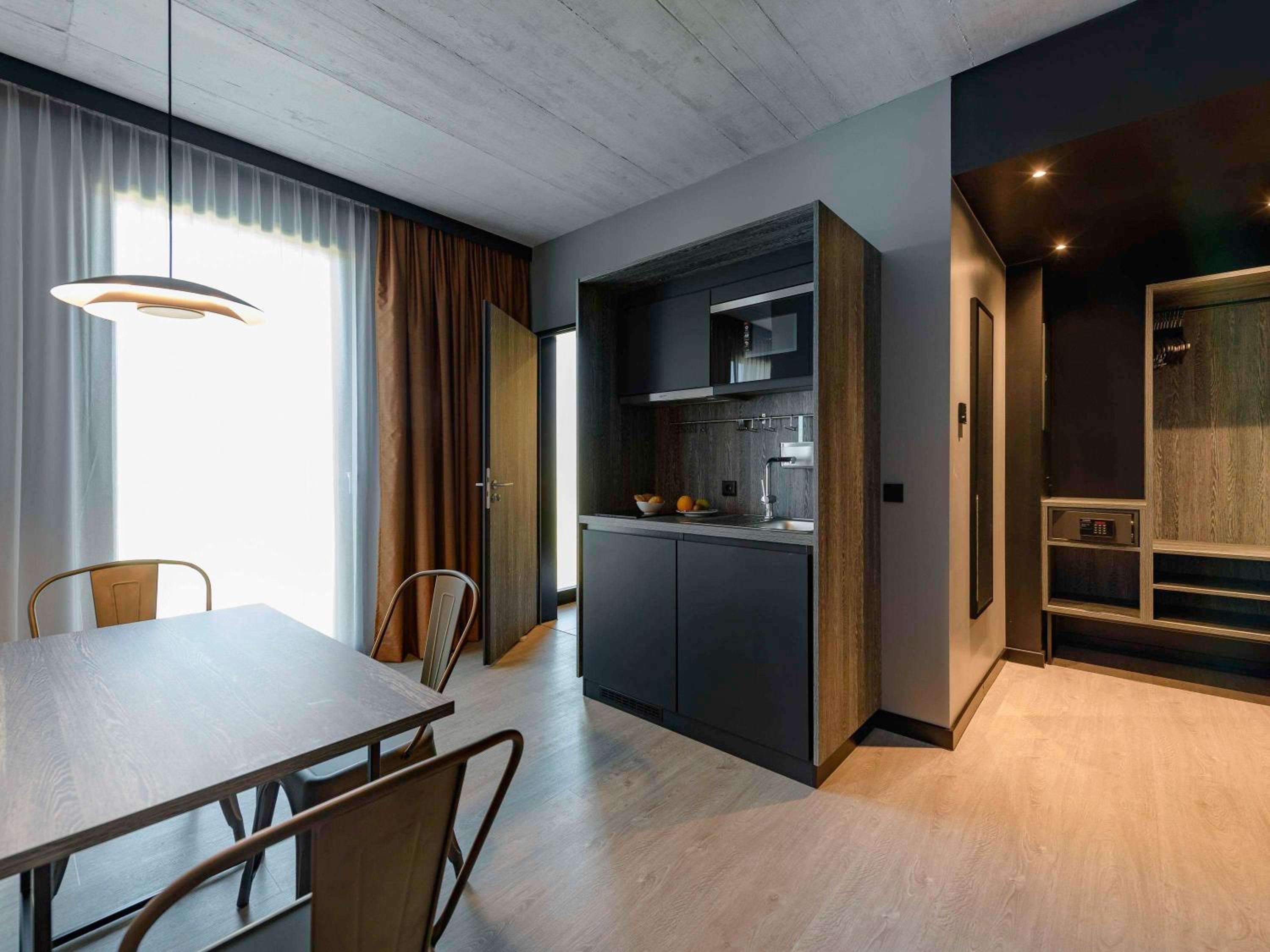 Comfort Plus Double Room with Sofa Bed - Photo 10