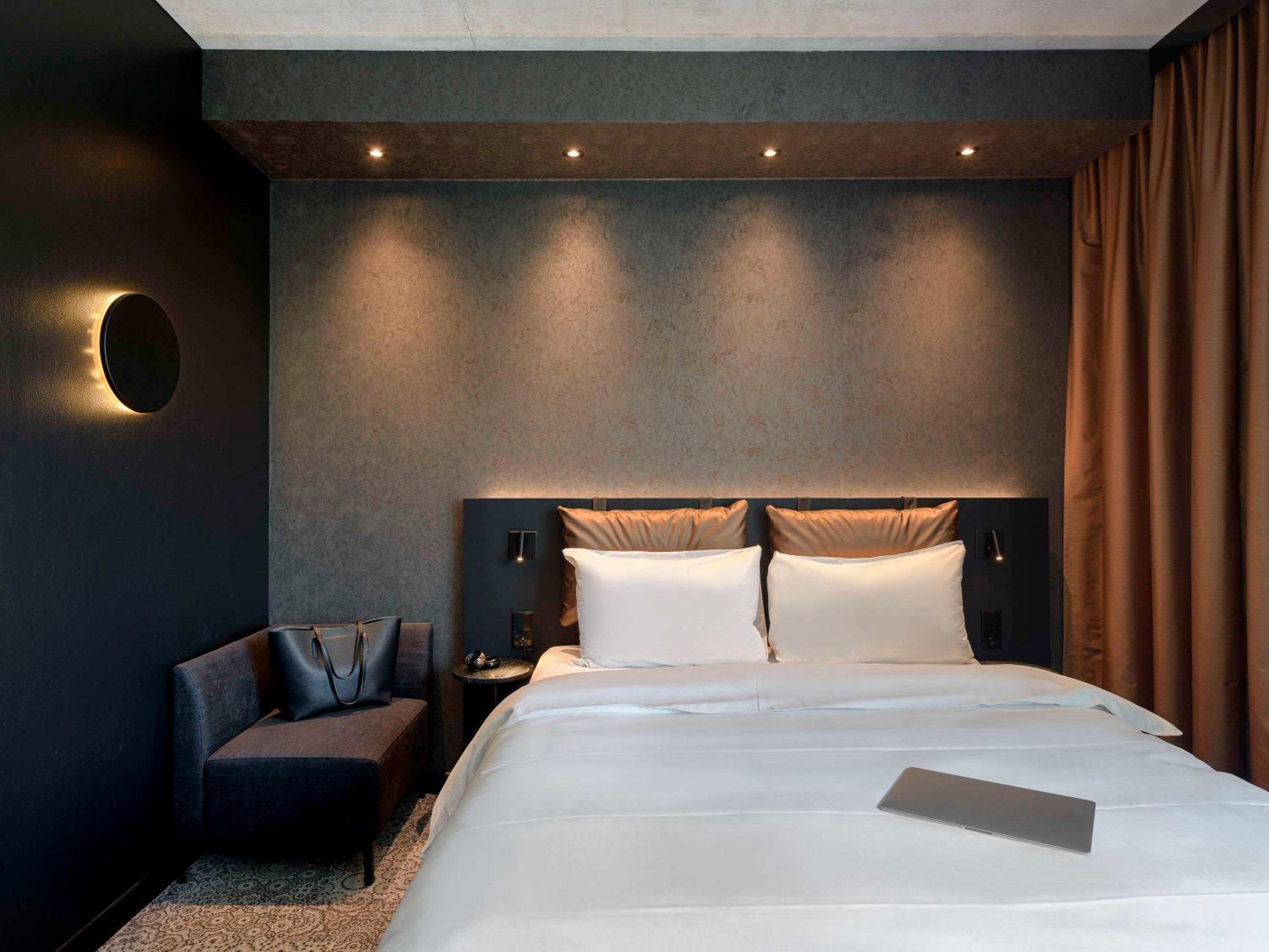 Comfort Plus Double Room with Sofa Bed - Photo 9