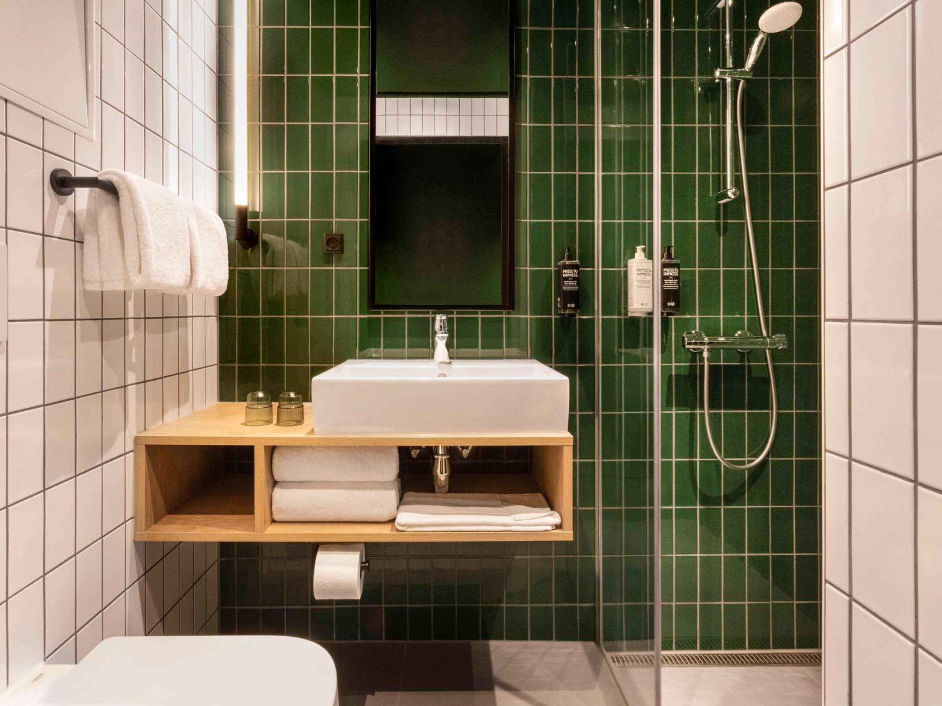 Standard Twin Room - Photo 10