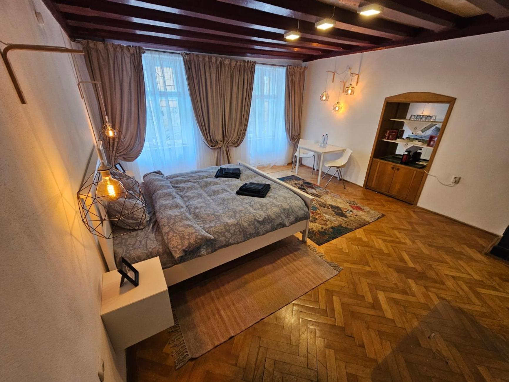 One-Bedroom Apartment photo 1
