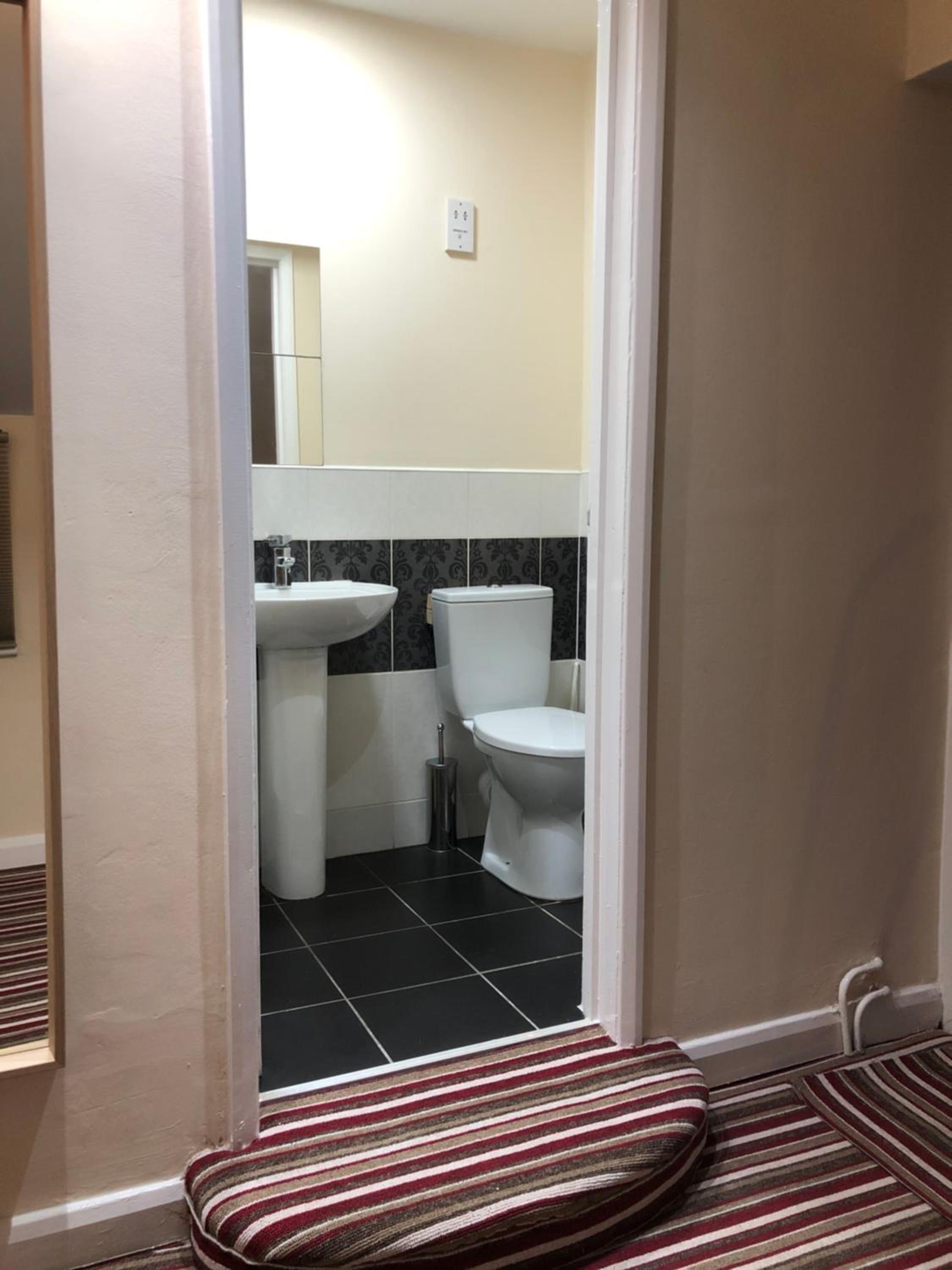 Twin Room - Photo 2