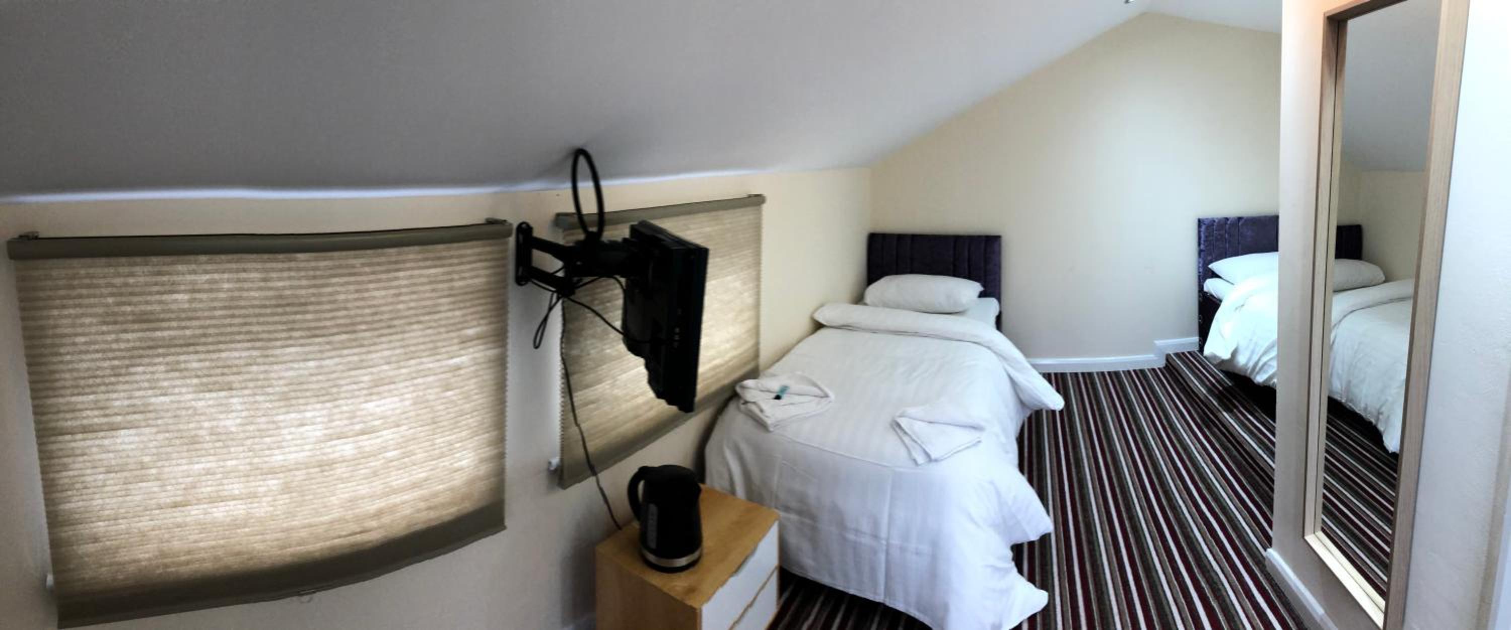 Twin Room - Photo 1