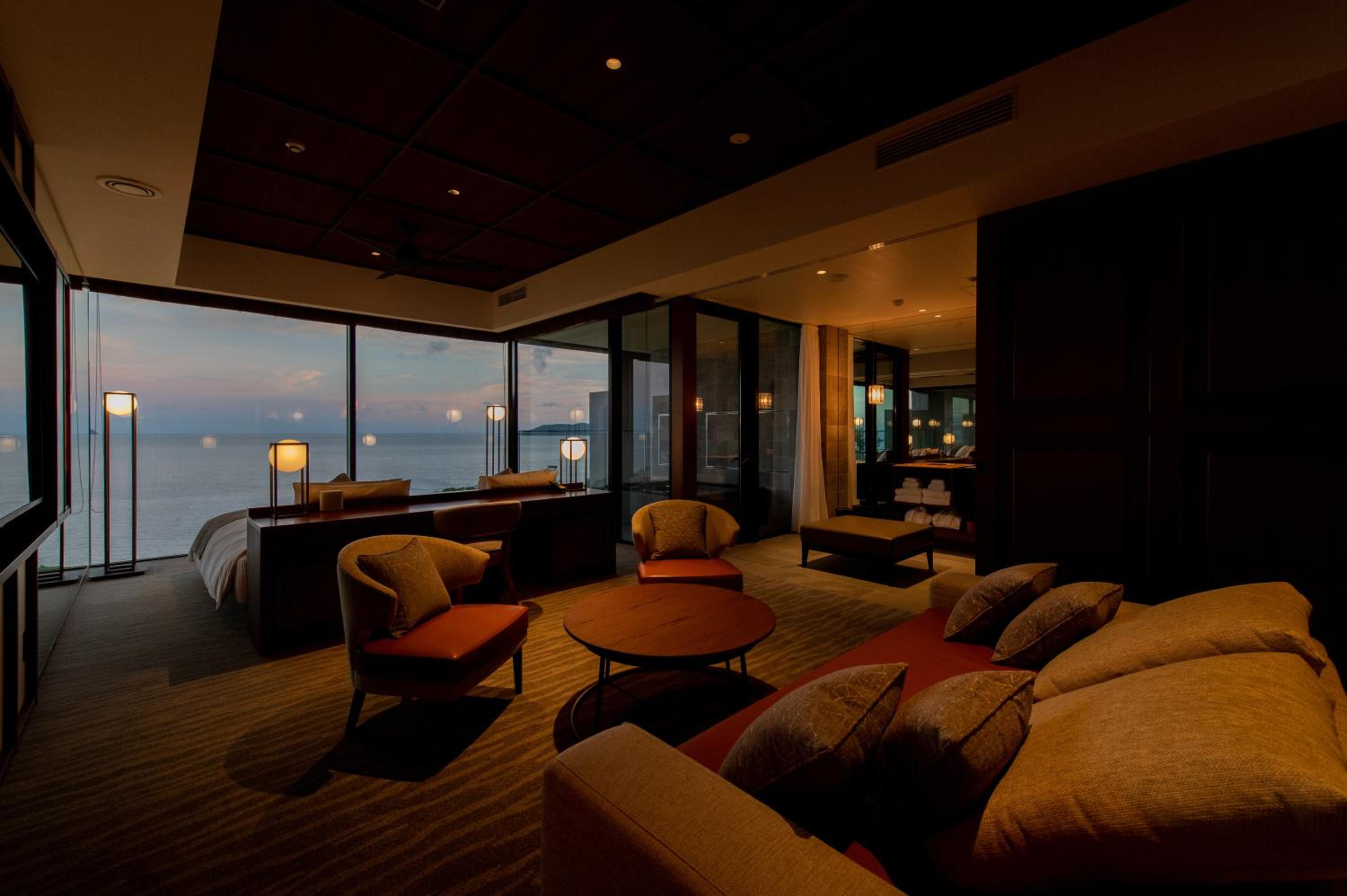 Deluxe Twin Room with Sea View photo 3