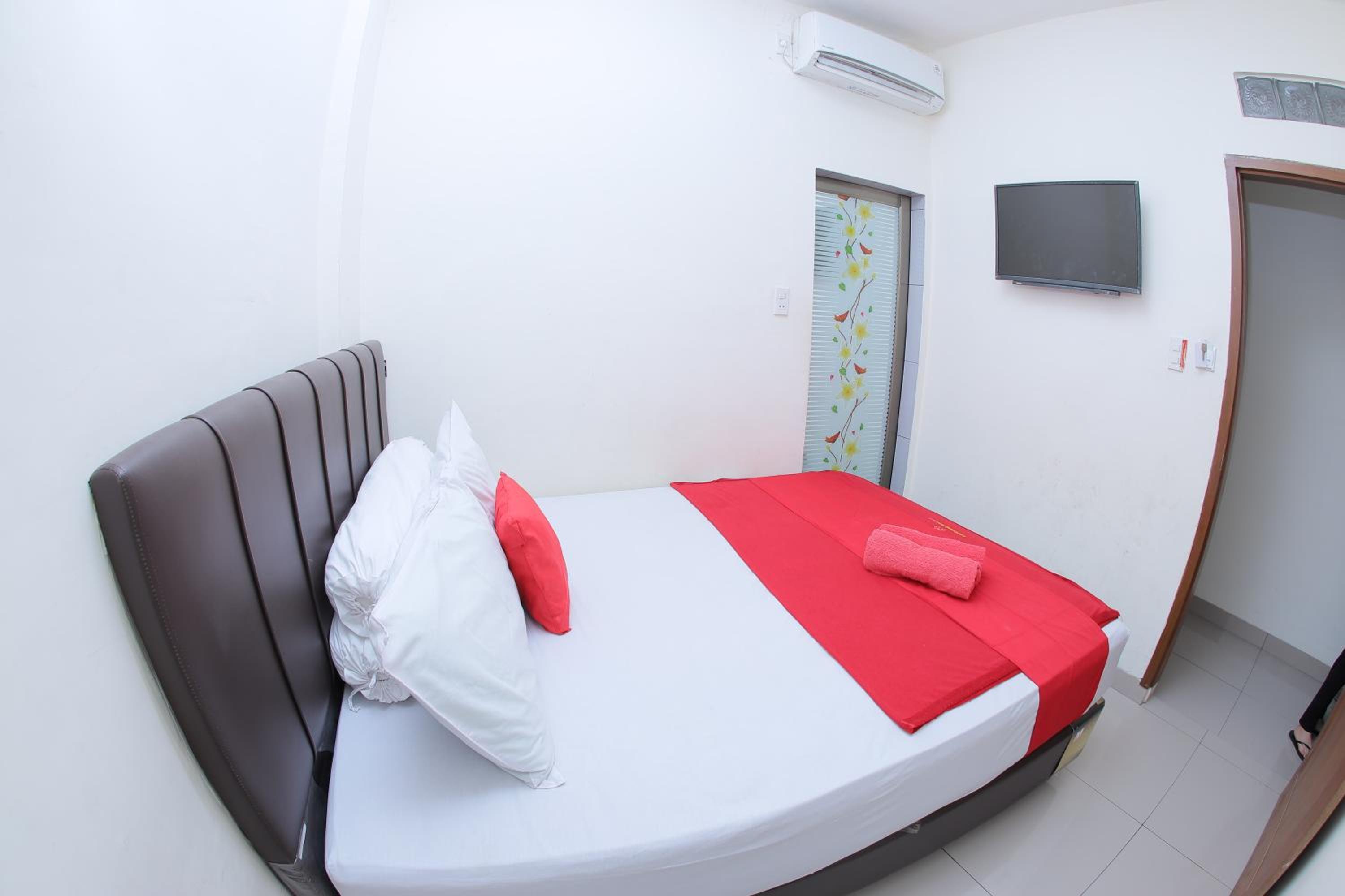 Standard King Room photo 3