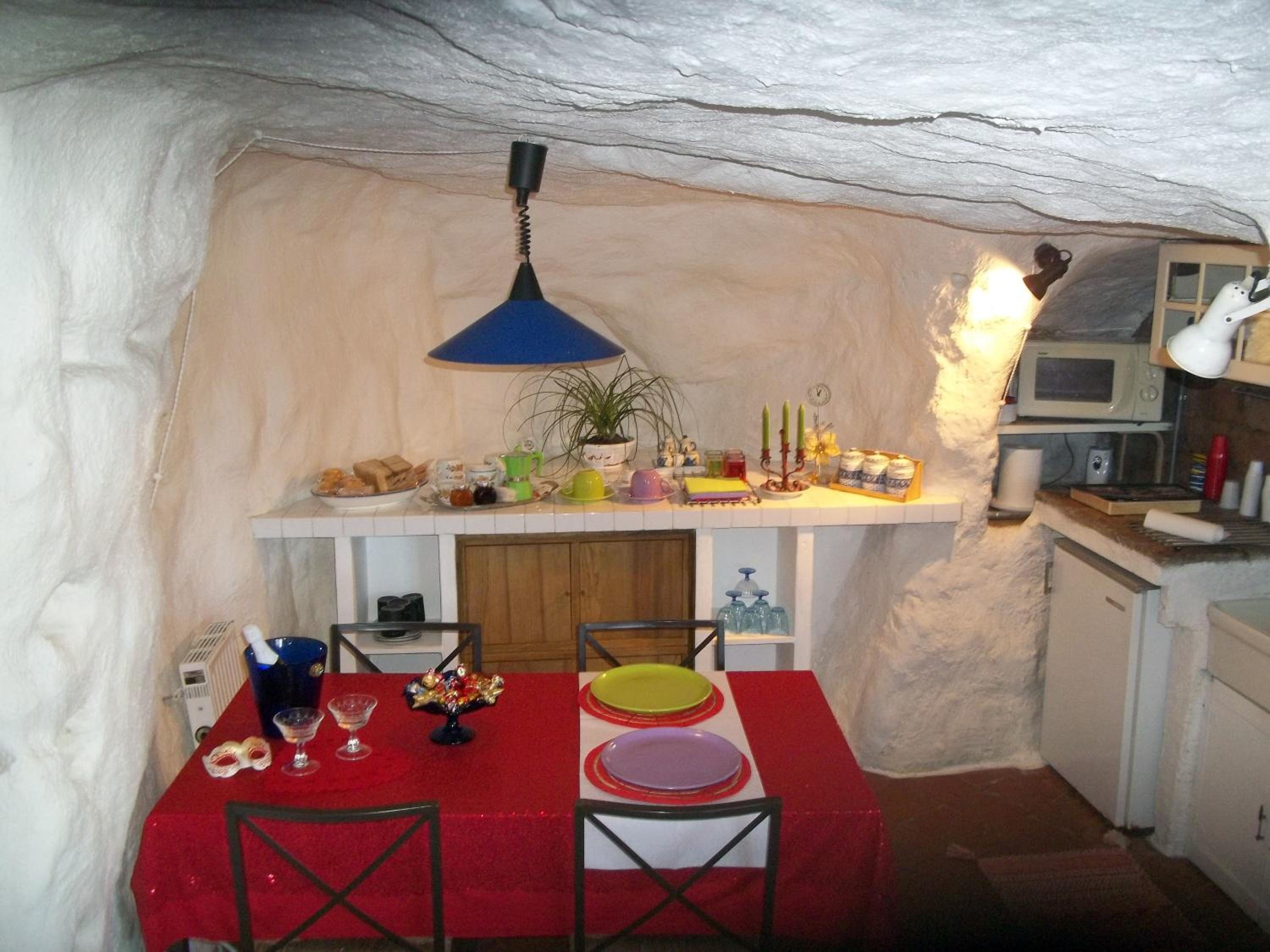 One-Bedroom House - Photo 9
