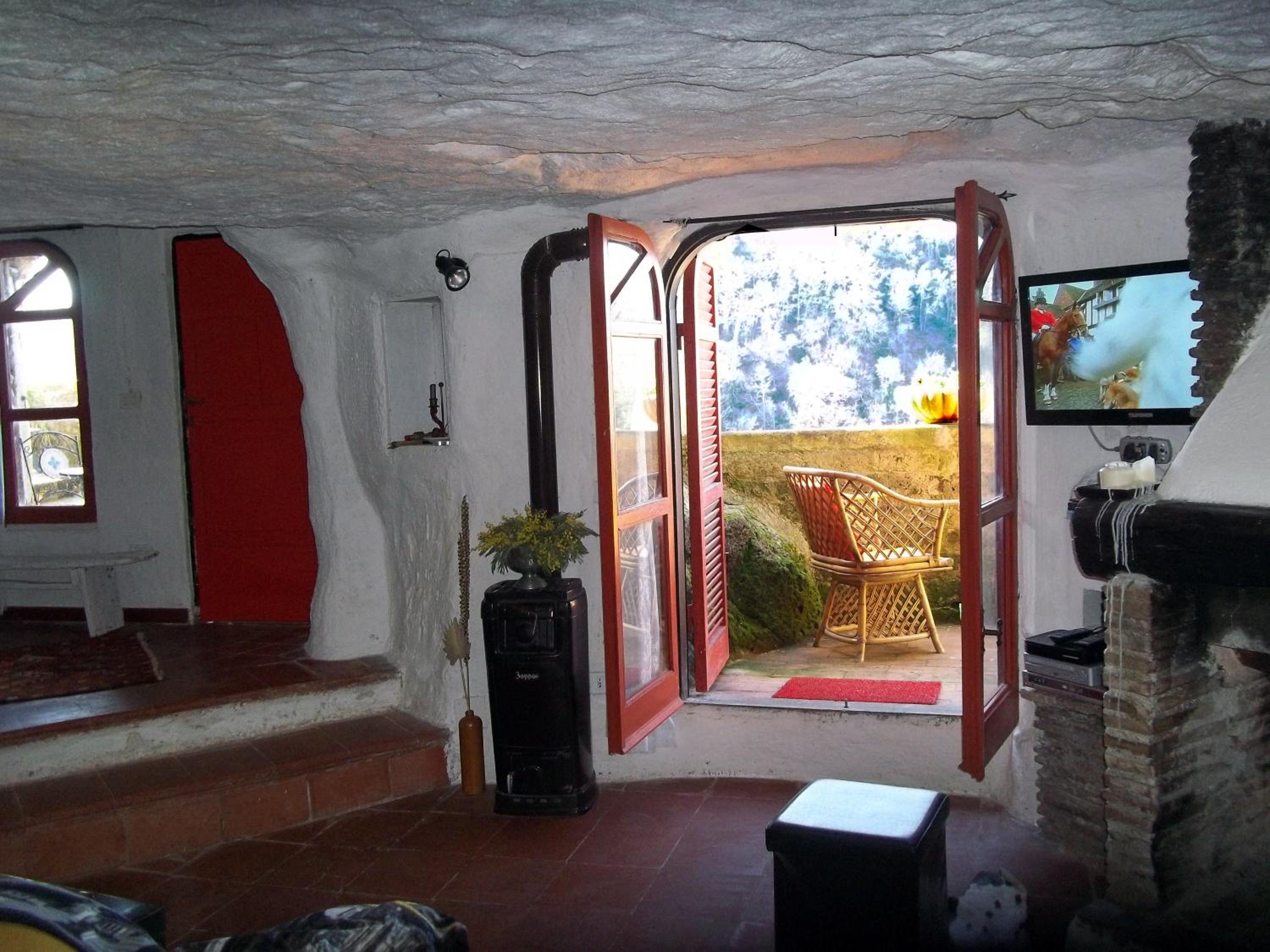 One-Bedroom House - Photo 7