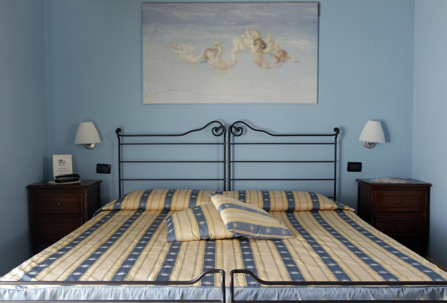 Deluxe Double Room - Photo 9