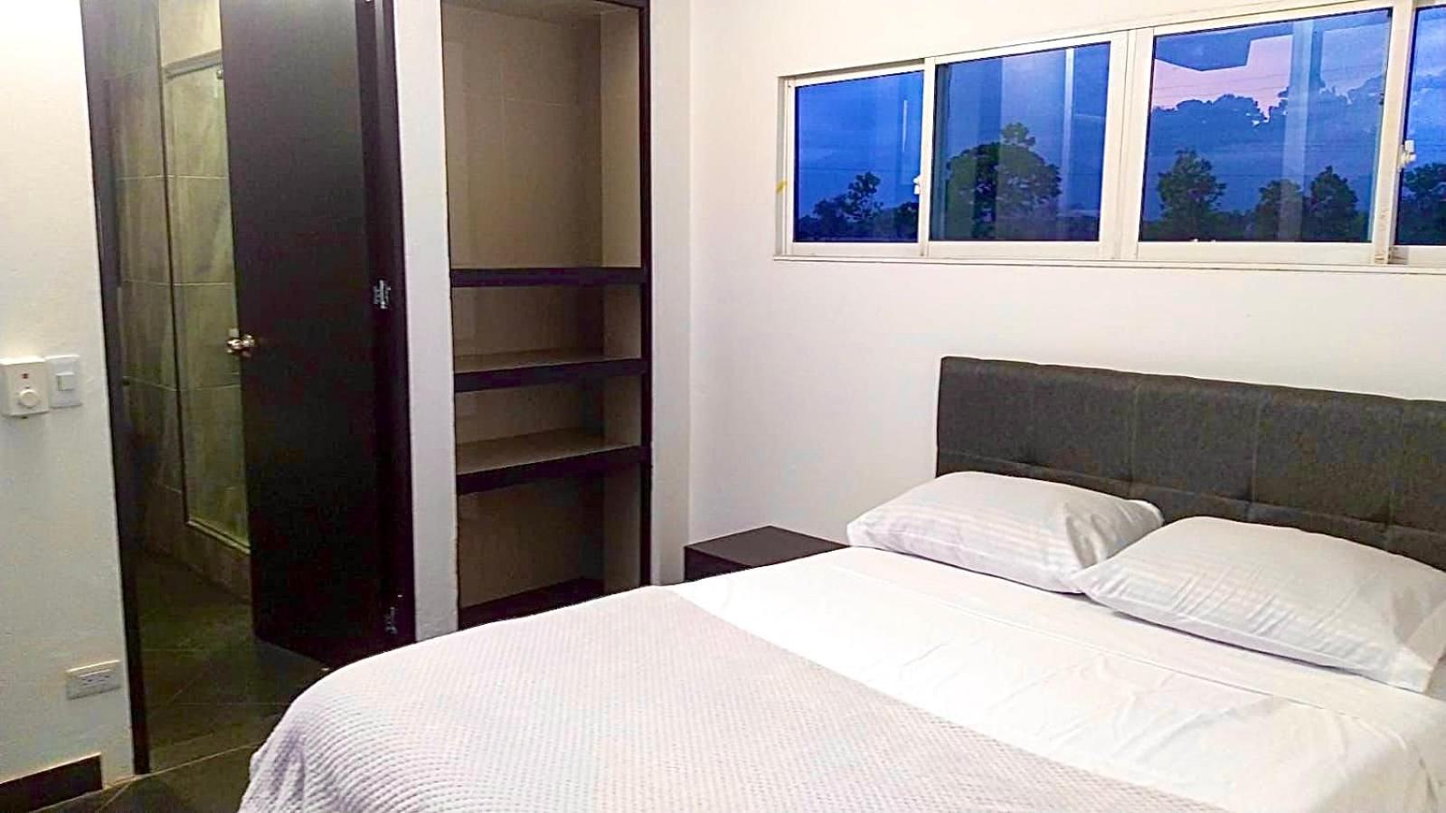 Eight-Bedroom House photo 1