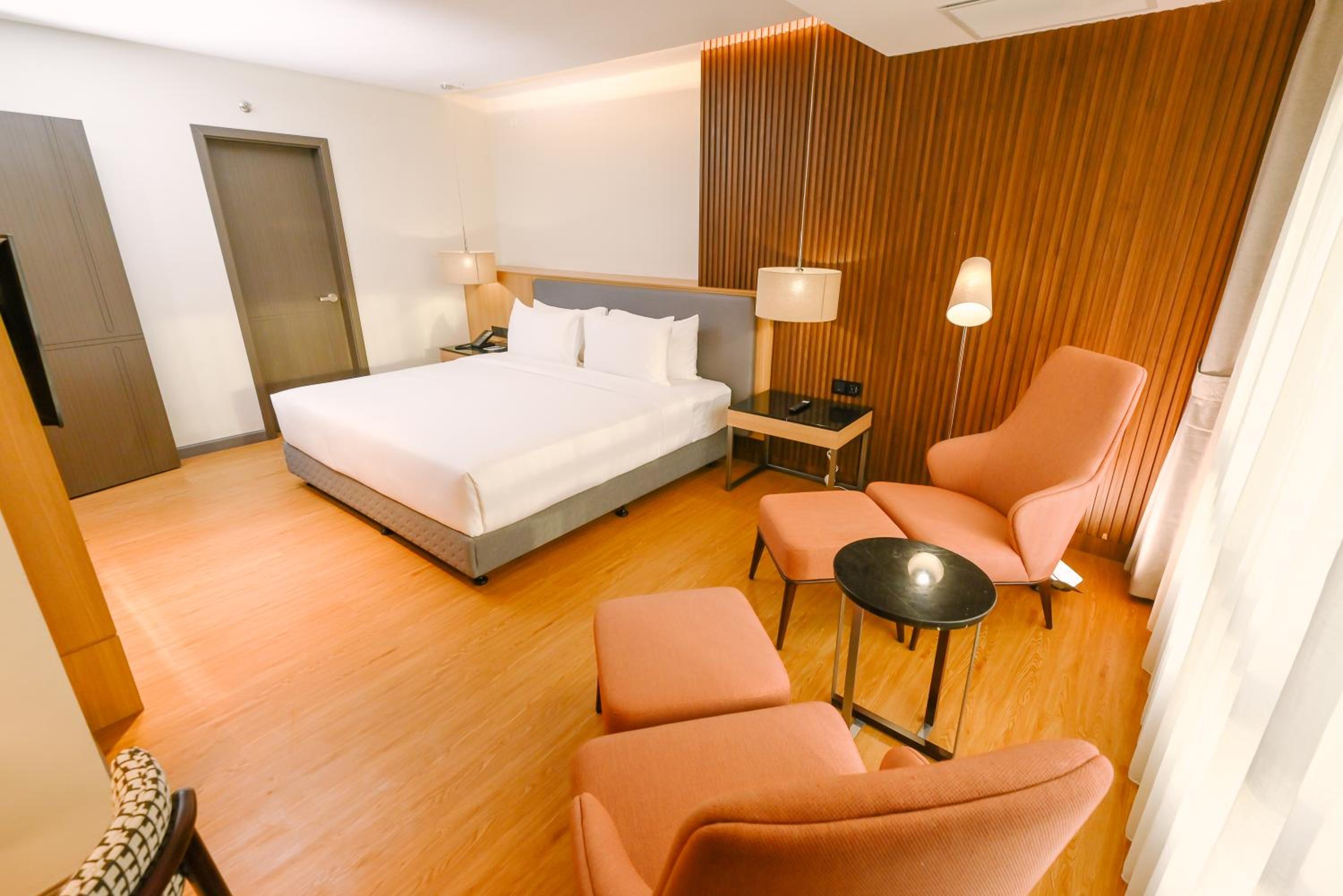 One-Bedroom Suite - Photo 2