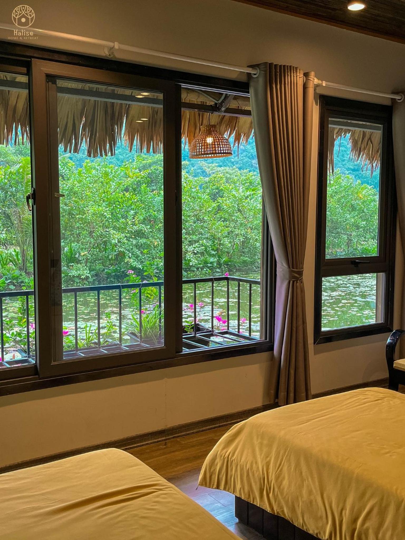 Superior Double or Twin Room with Lake View photo 2