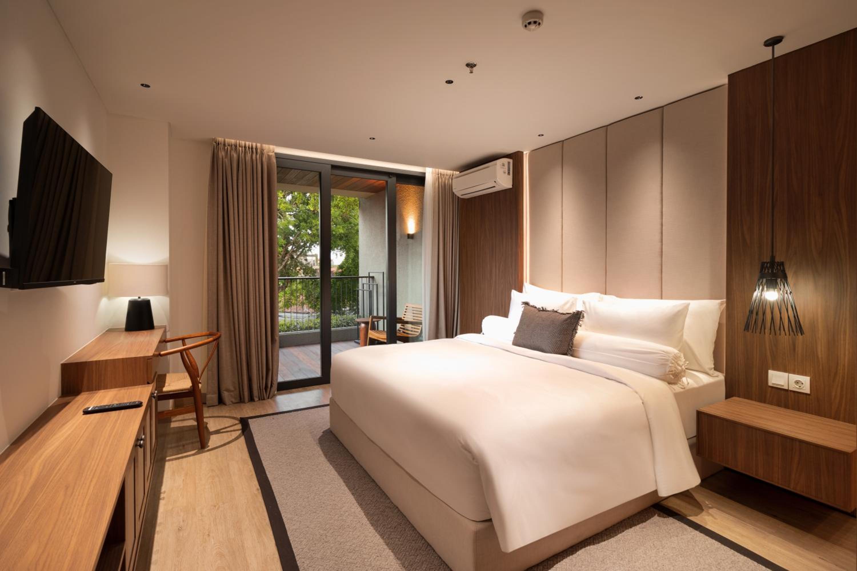 Three-Bedroom Grand Suite - Photo 6