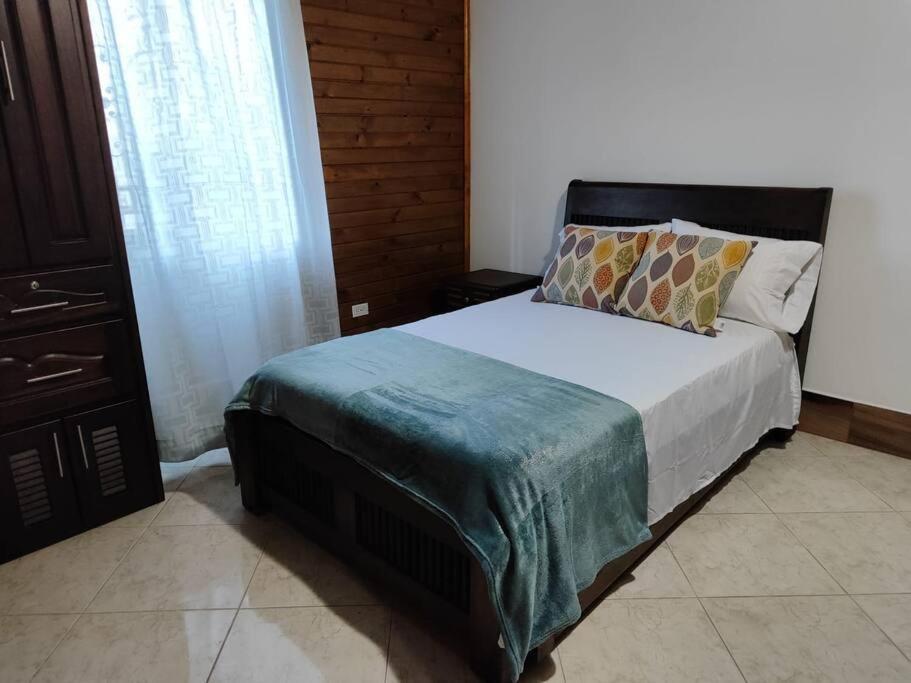 Three-Bedroom House photo 3