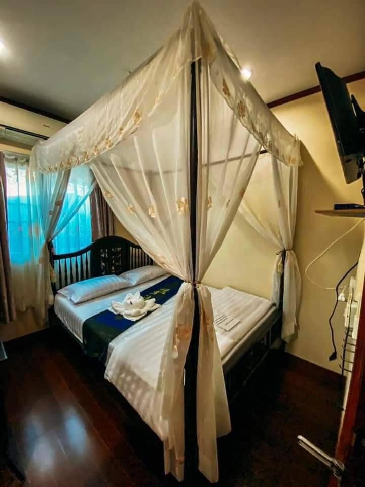 Deluxe King Room - Photo 1
