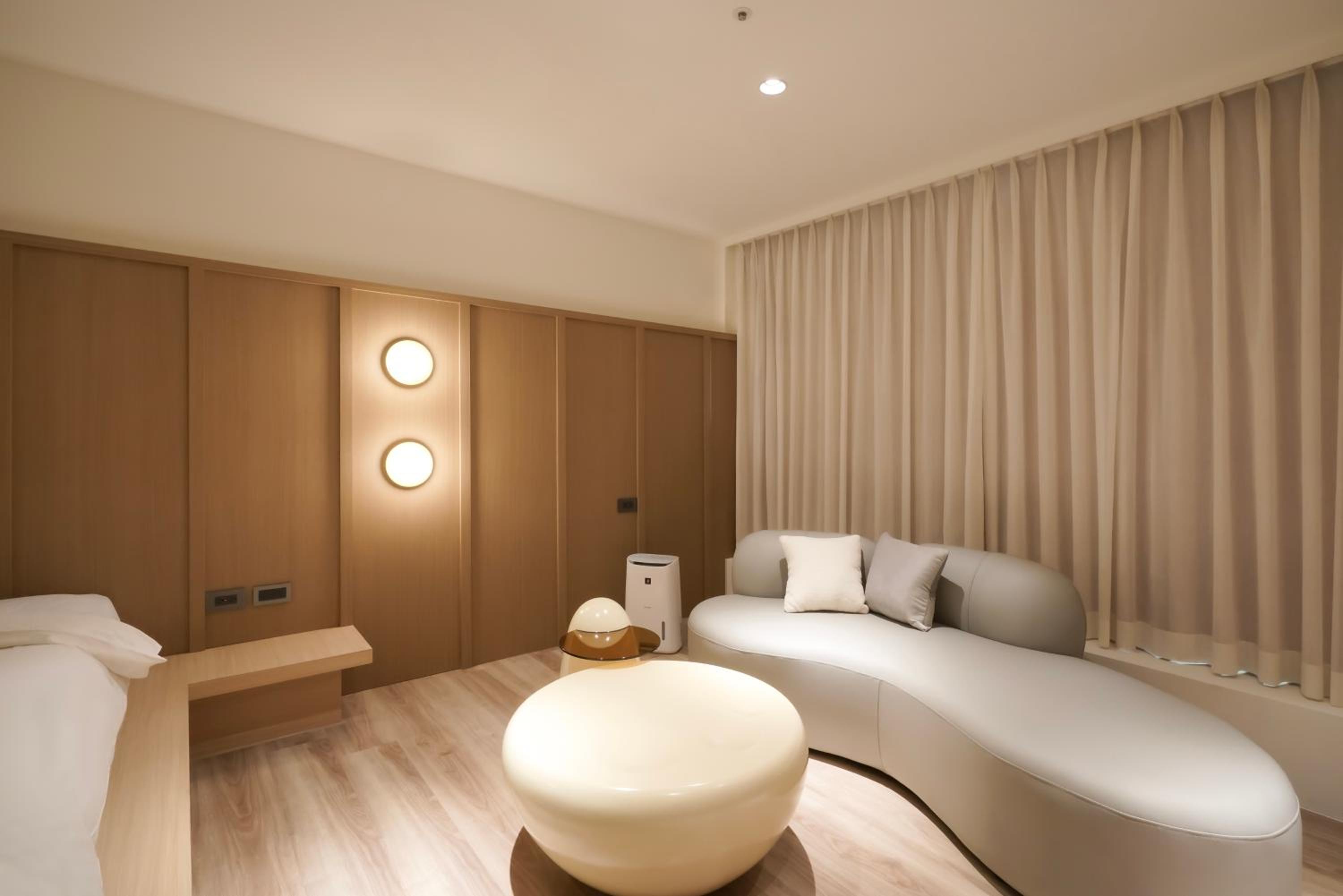 Deluxe Double Room with City View photo 1