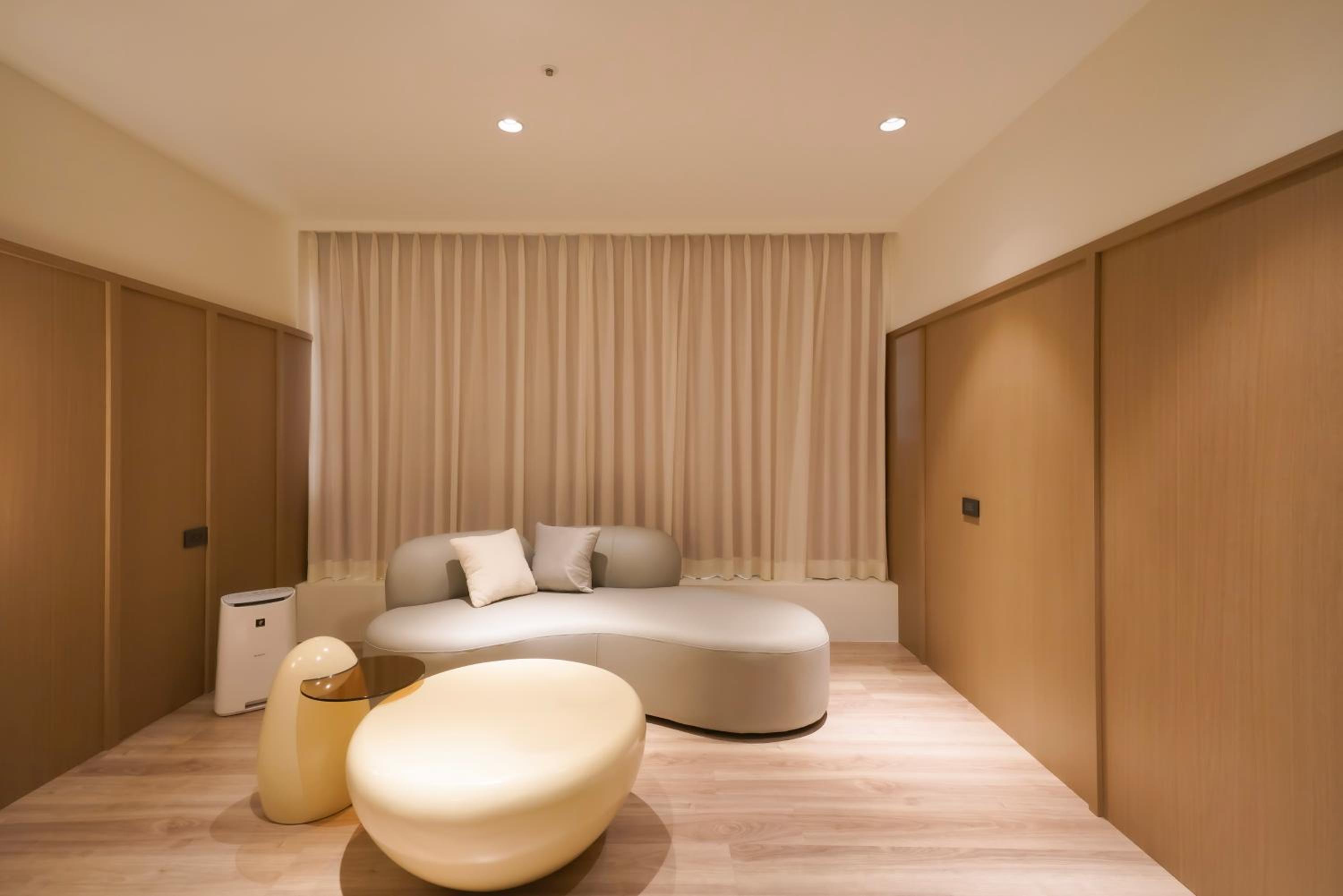 Deluxe Double Room with City View photo 3