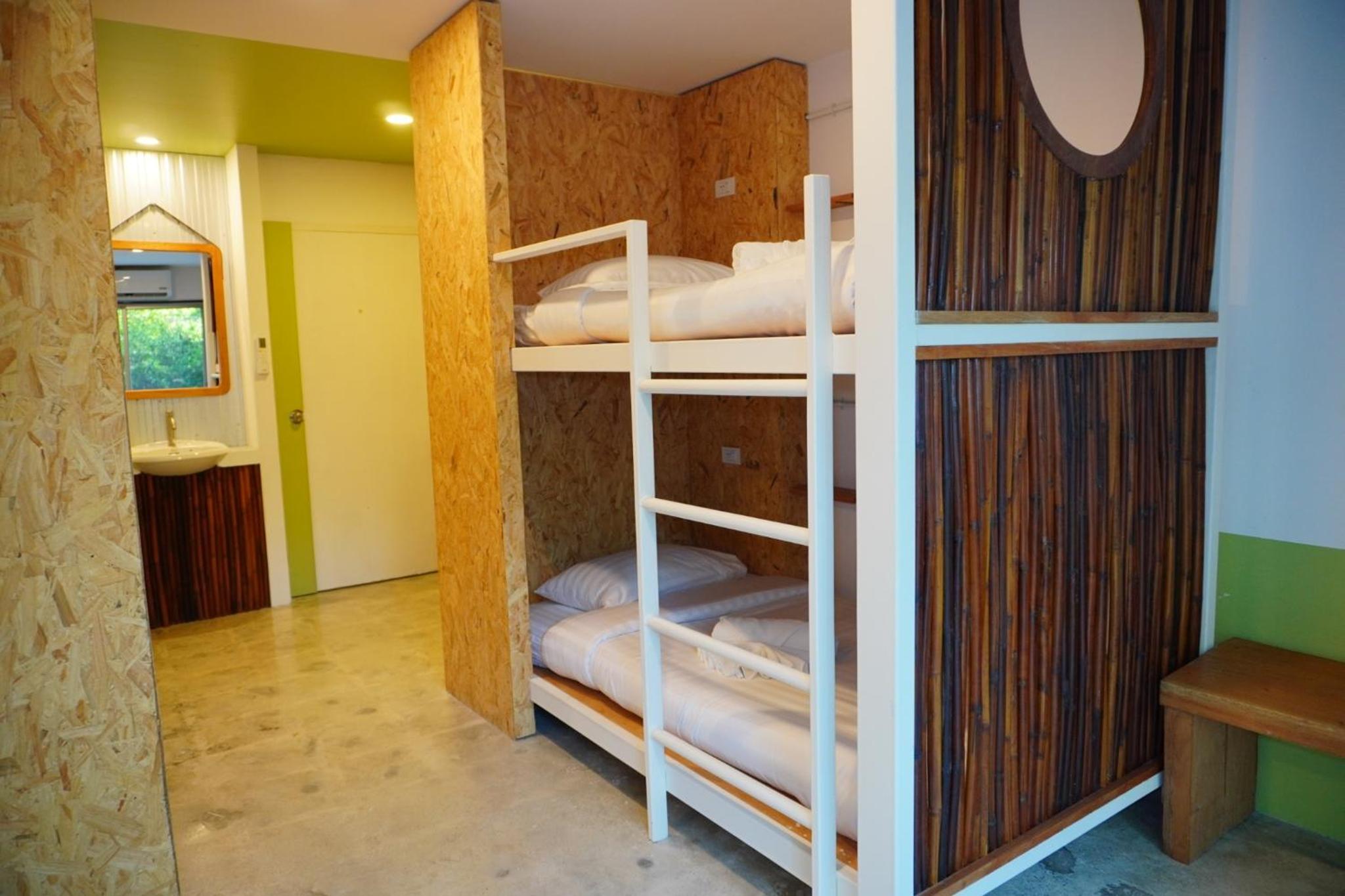 6-Bed Mixed Dormitory Room photo 3