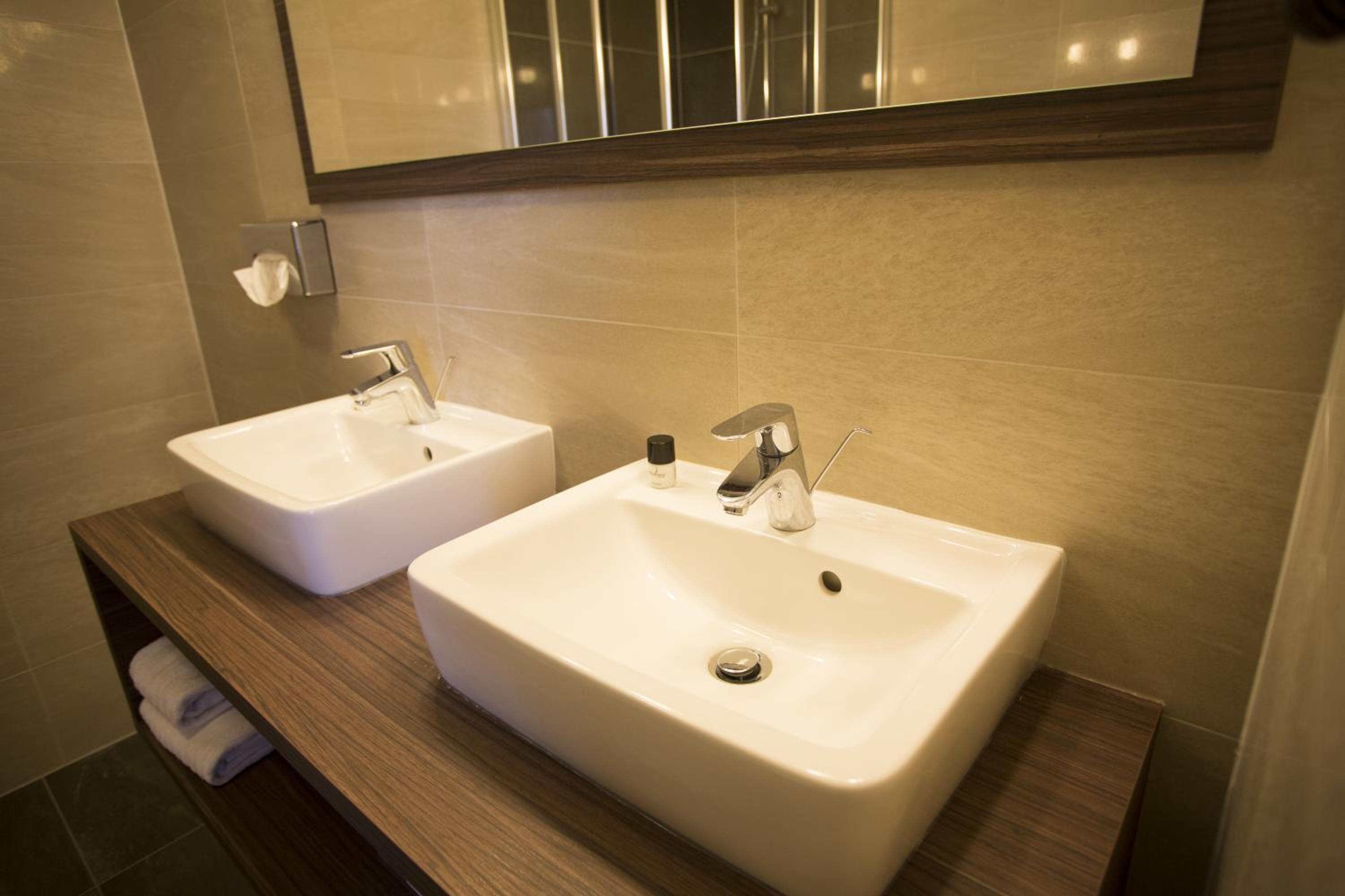 Suite - Photo 2