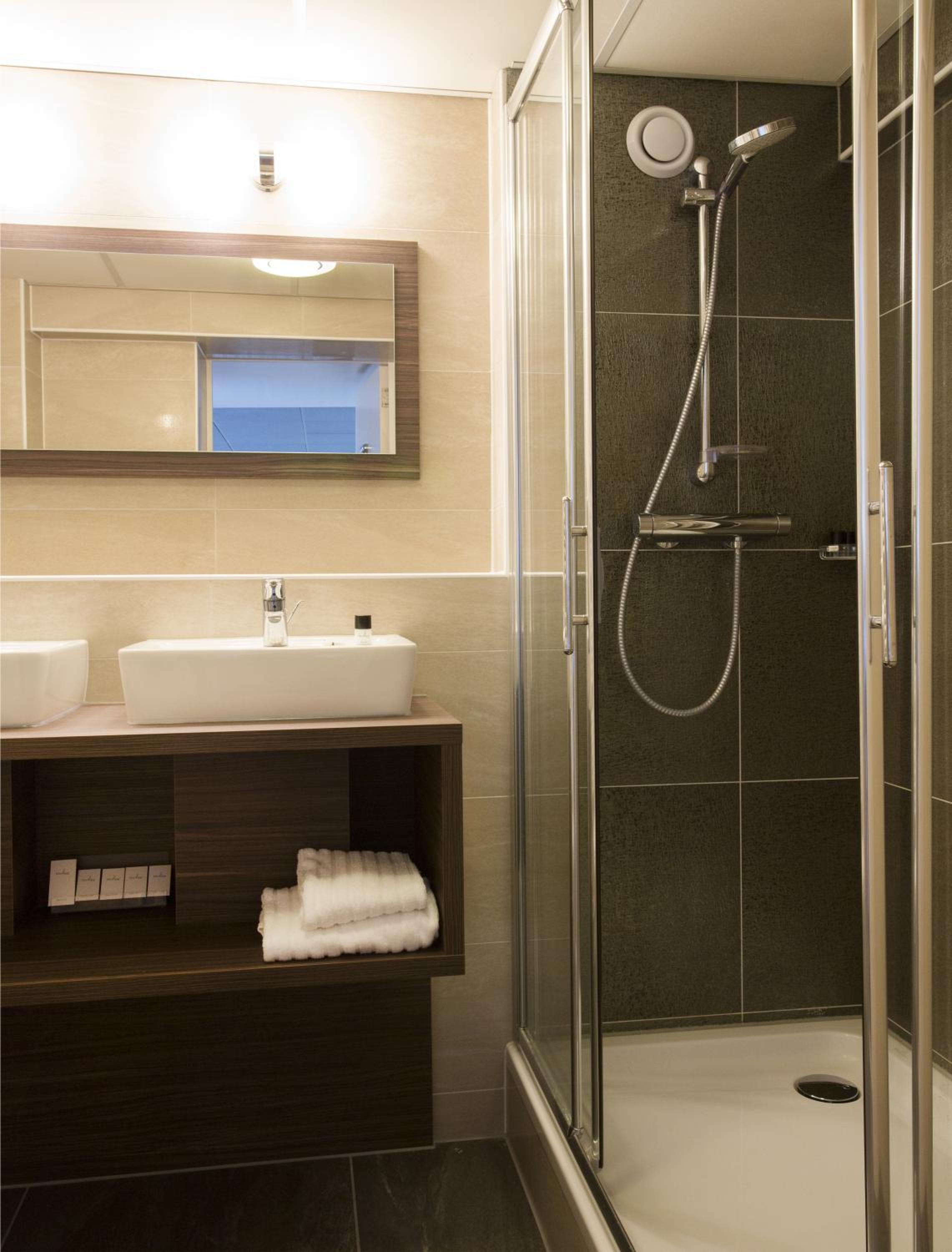 Deluxe Double Or Twin Room - Photo 16