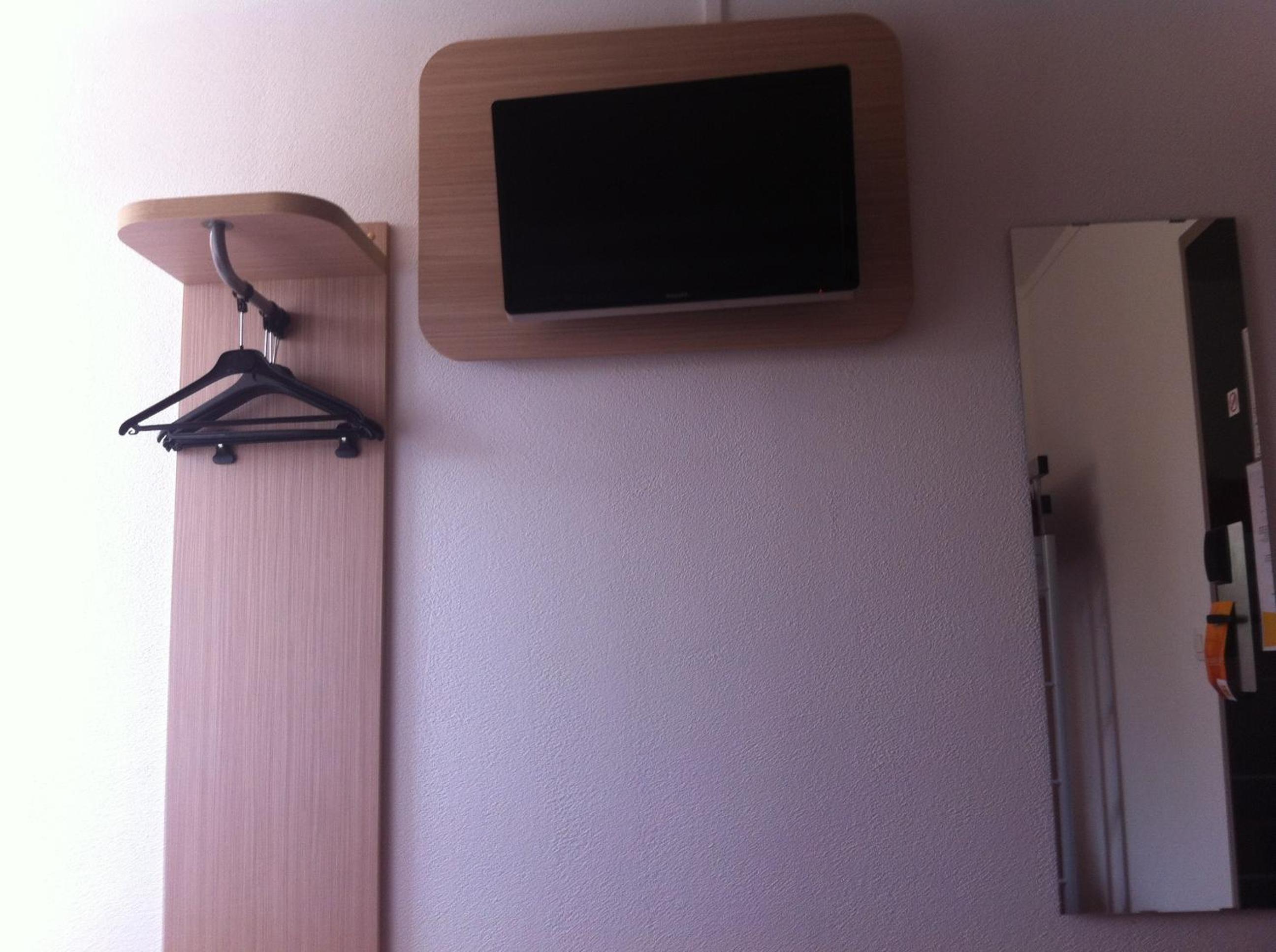 Triple Room (1 Double Bed + 1 Single Bed) - Photo 4