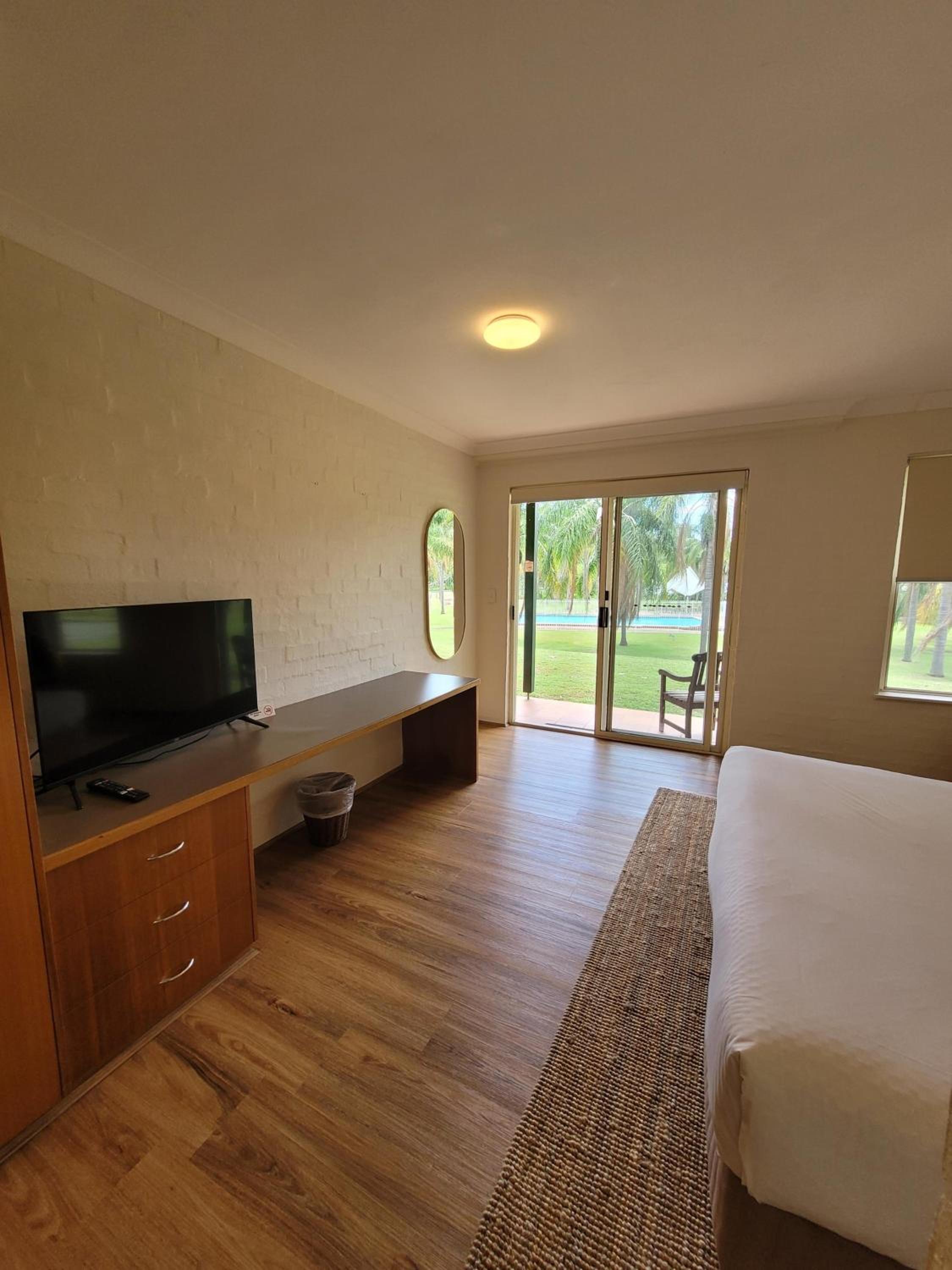 Deluxe Double or Twin Room with Lake View photo 1