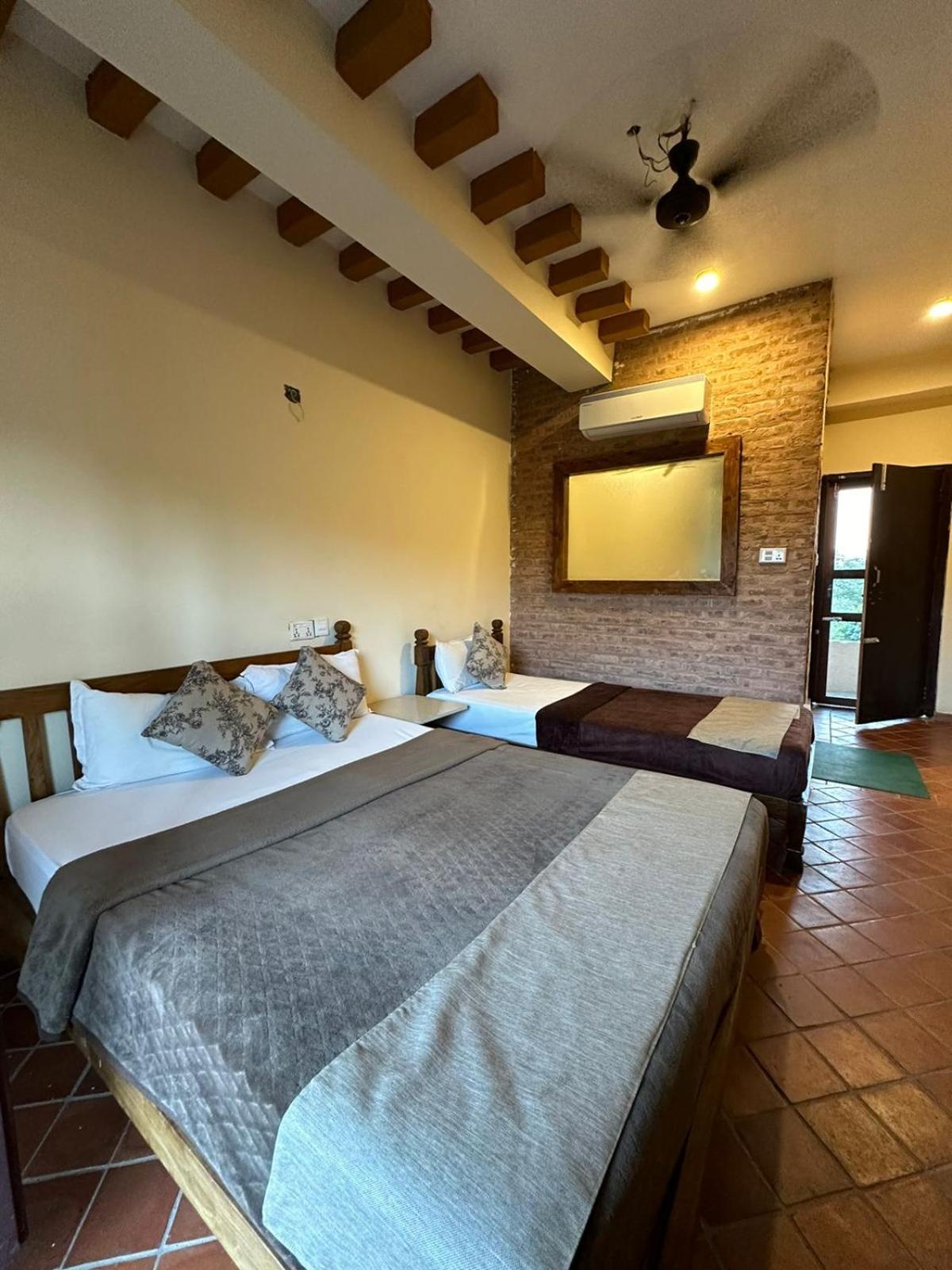 Deluxe Double Room (2 Adults + 1 Child) photo 2