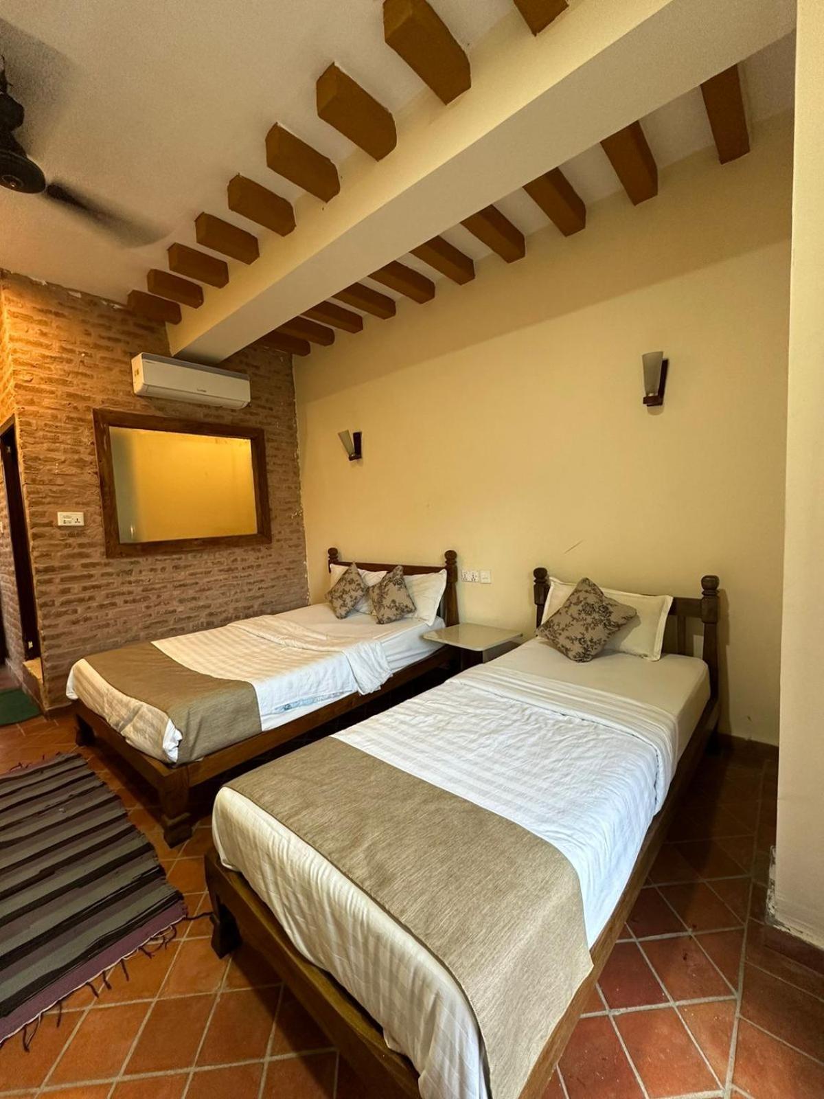 Deluxe Double Room (2 Adults + 1 Child) photo 3