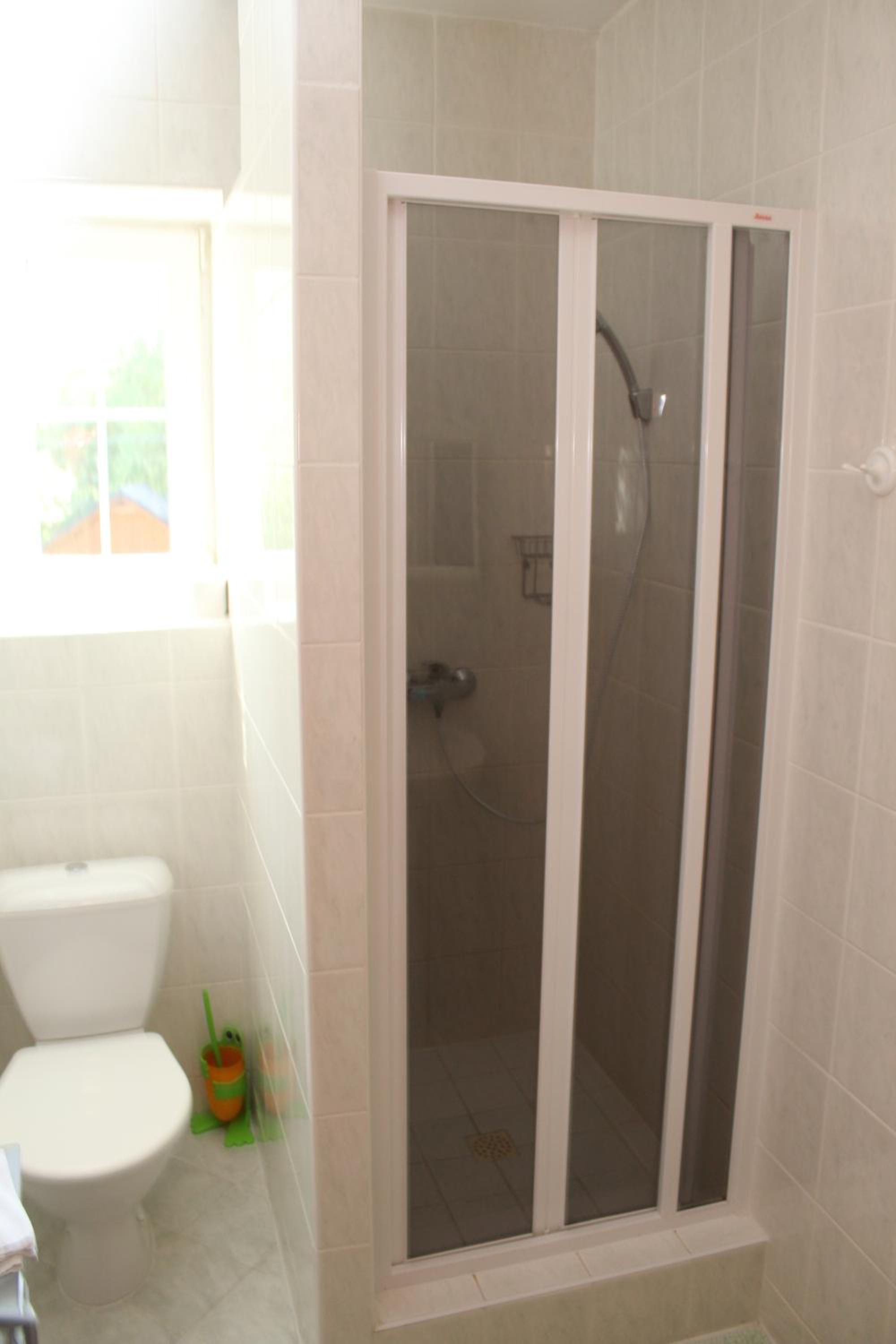 Family Room with Private Bathroom photo 3