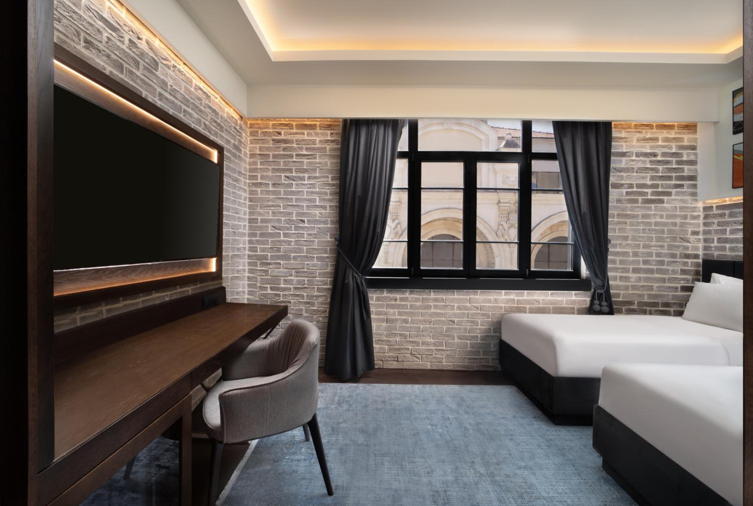 Karaköy Banque Standard Twin Room thumbnail 5