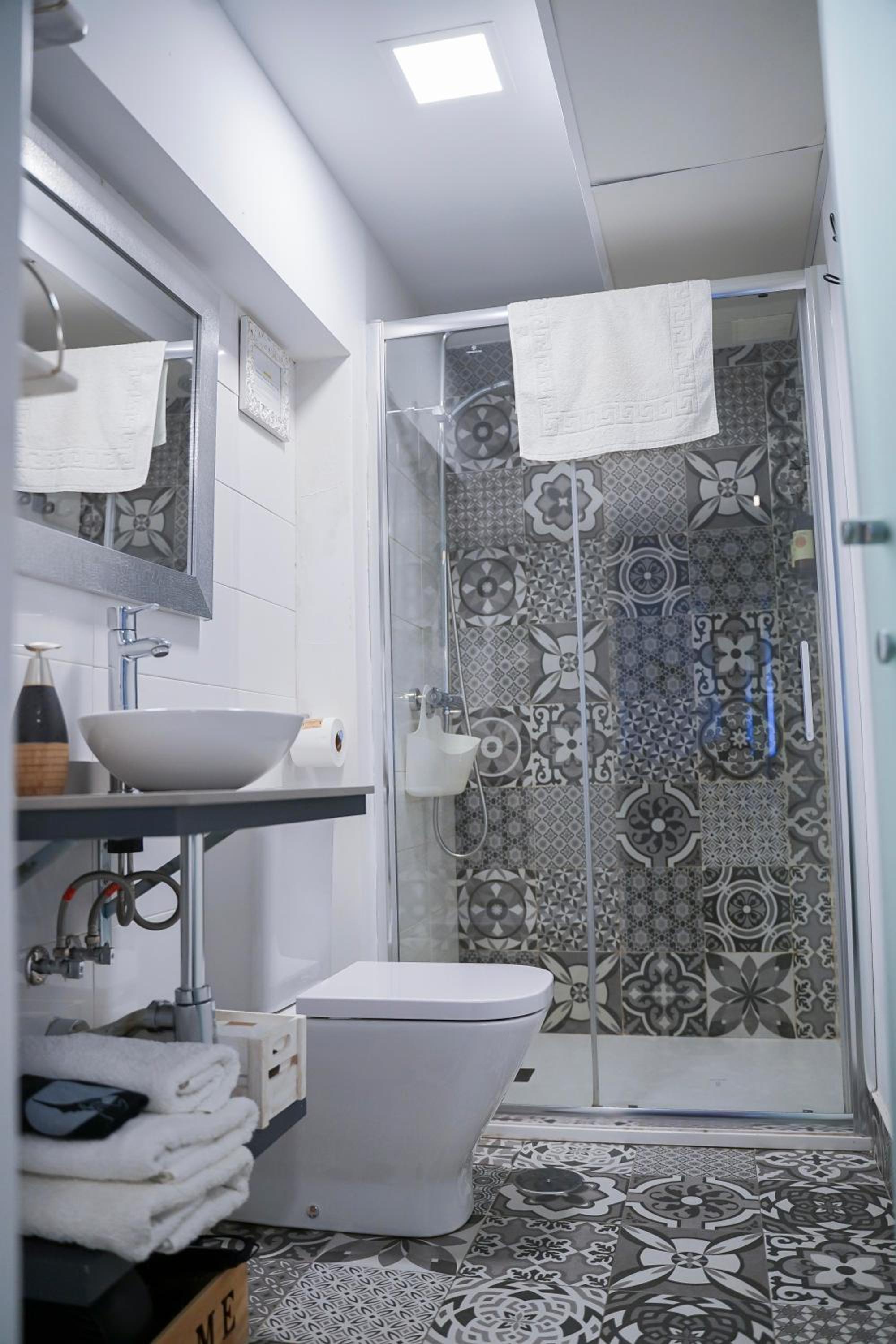 Studio Suites - Photo 22
