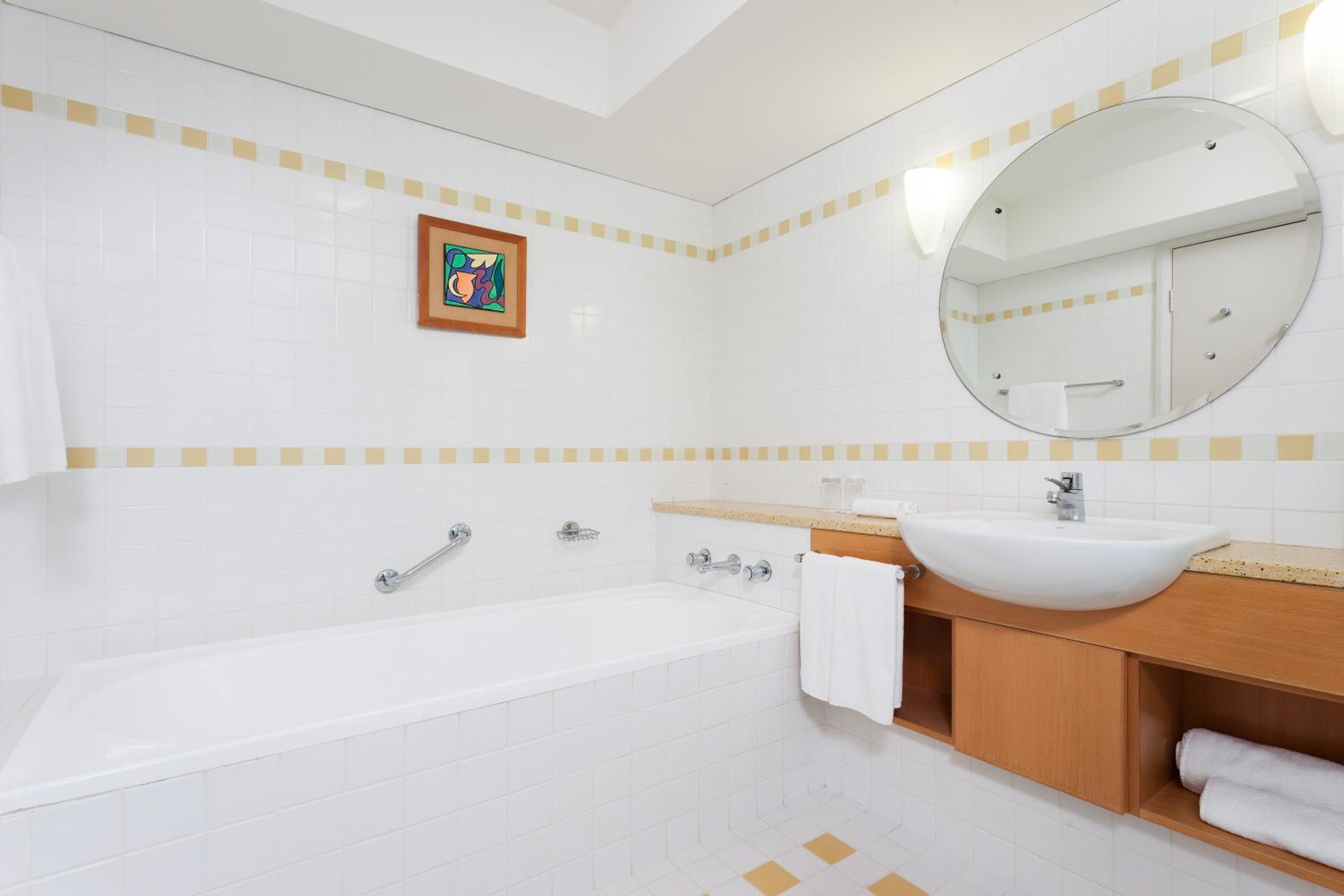 Standard Double Room with One Single Bed - Photo 3