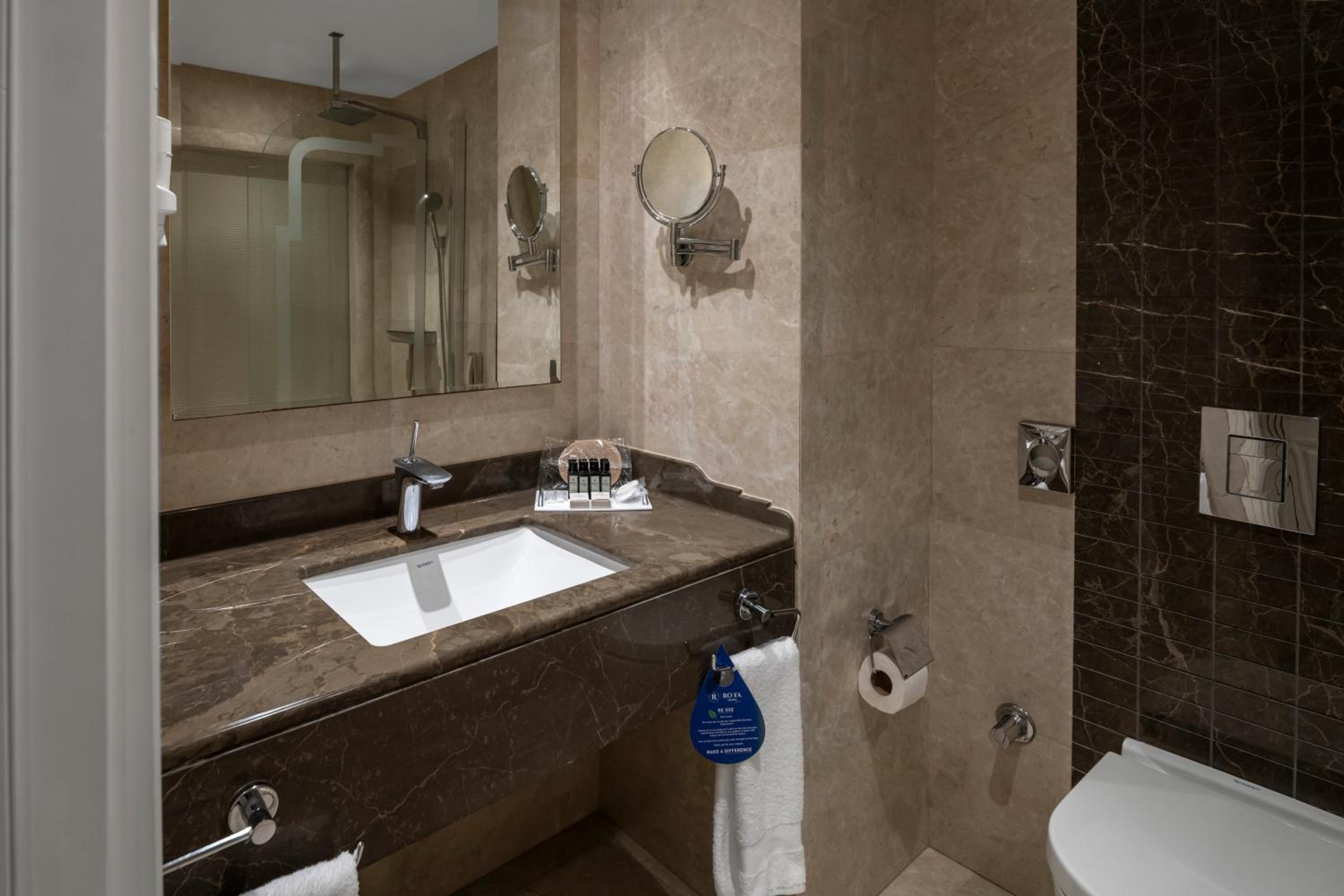 Standard Double or Twin Room photo 2
