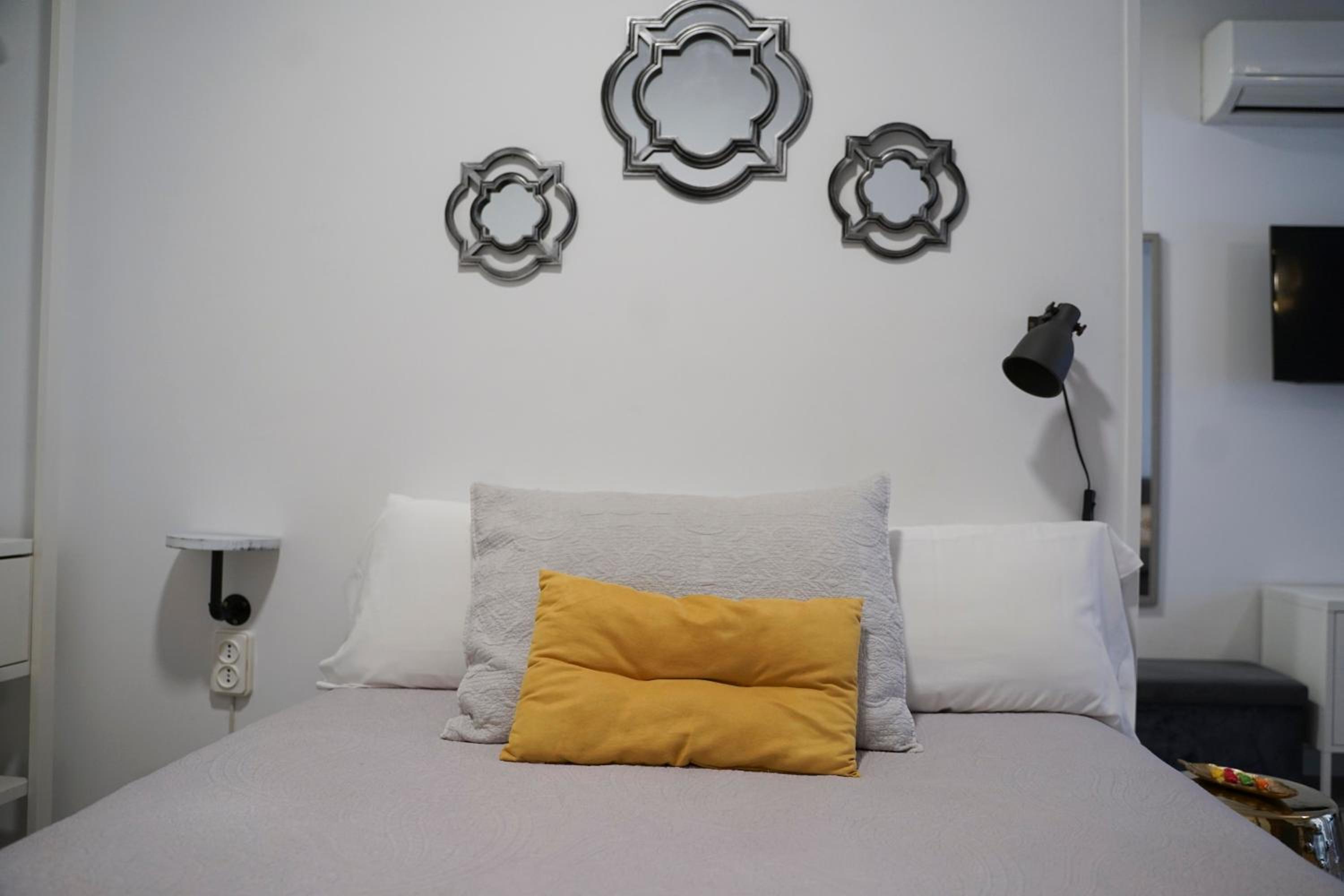 Studio Suites - Photo 2