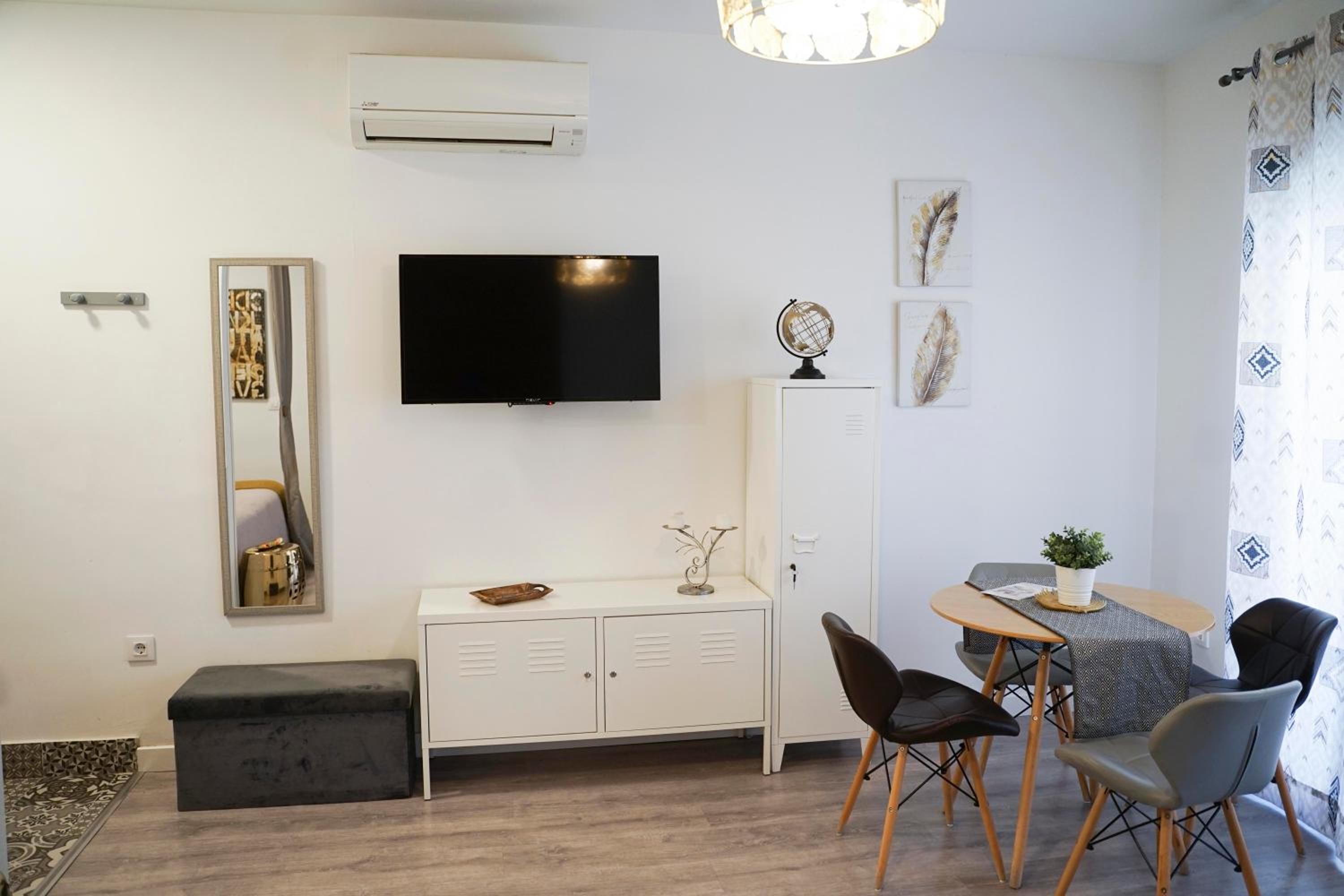 Studio Suites - Photo 3