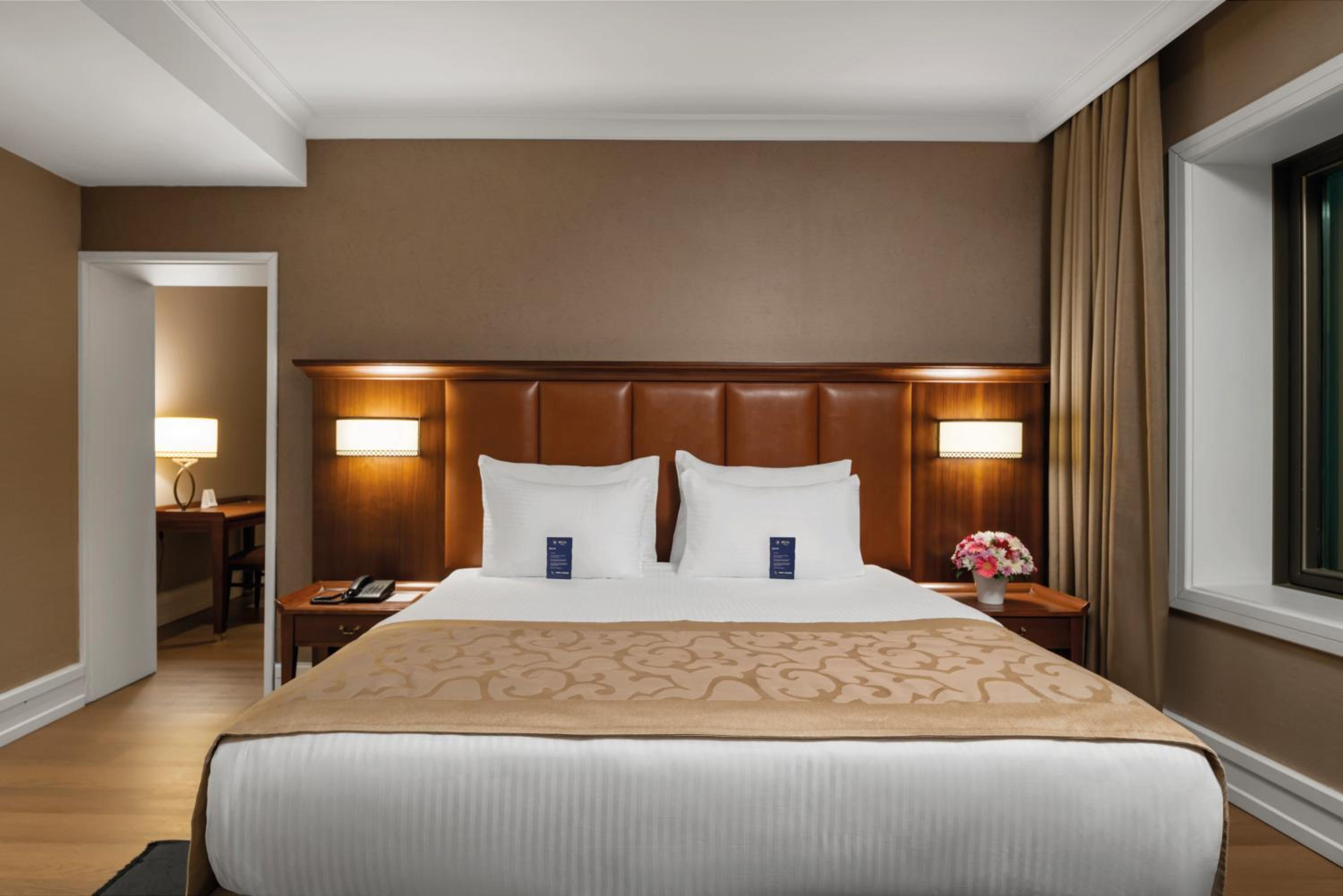 Deluxe Suite photo 3