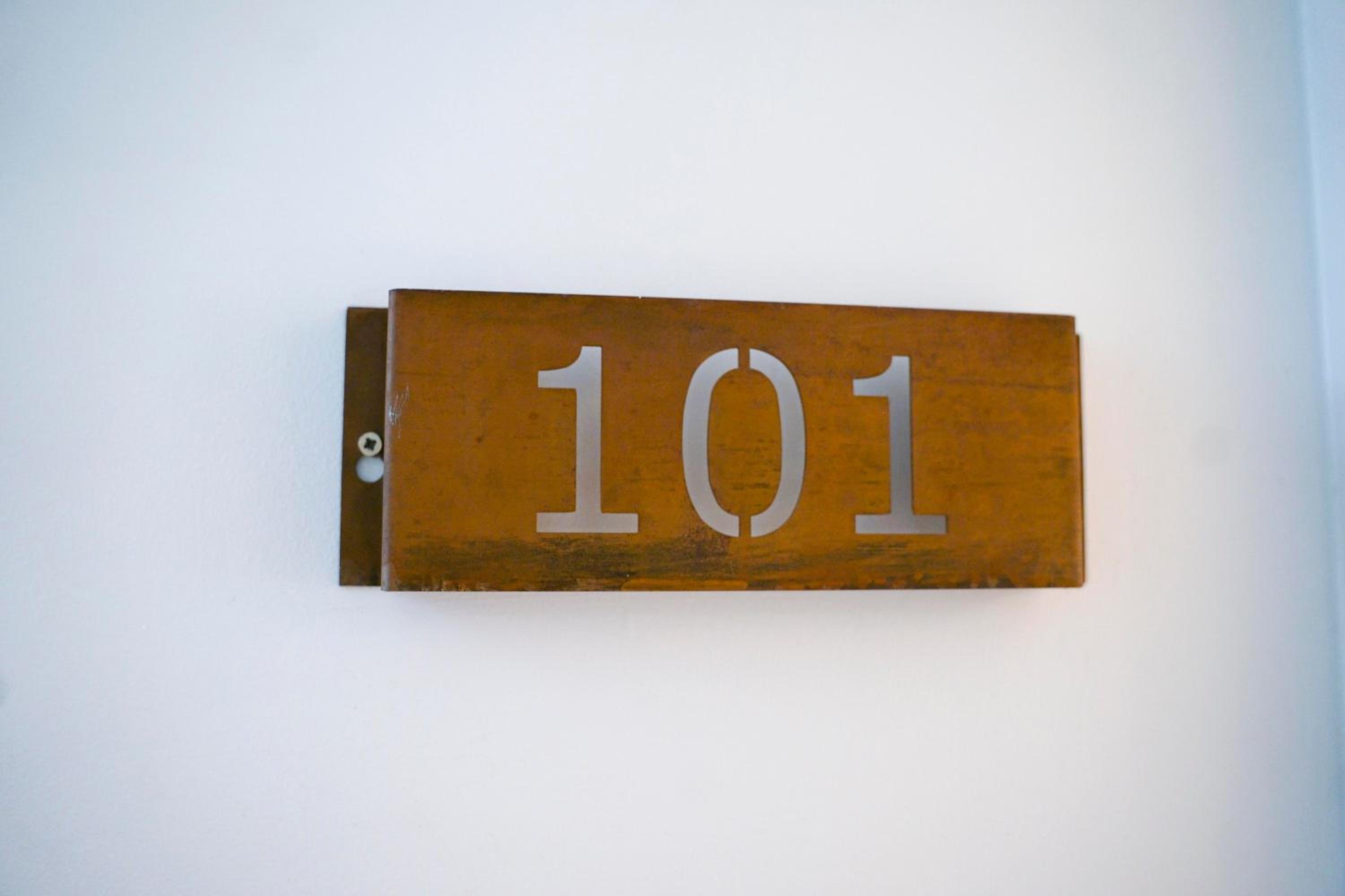 Studio Suites - Photo 13