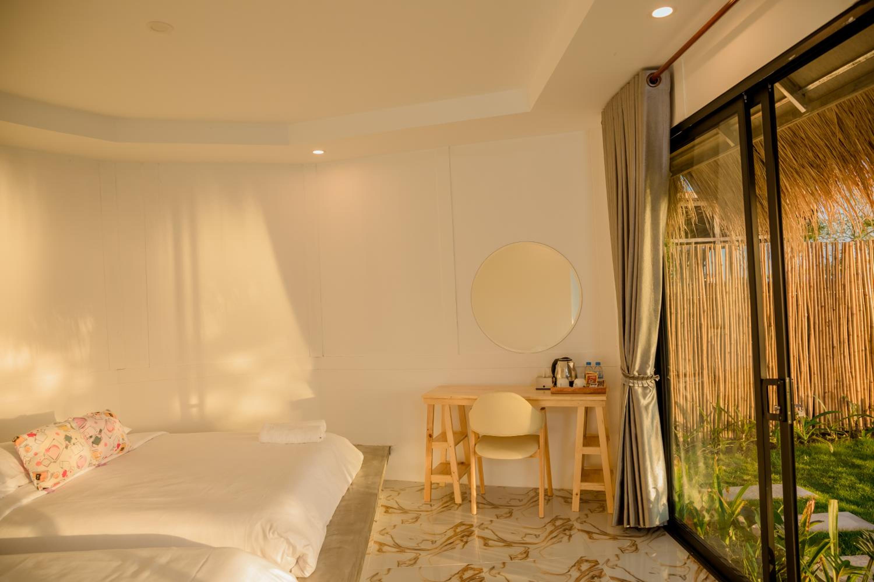 Deluxe Twin Room with Sea View