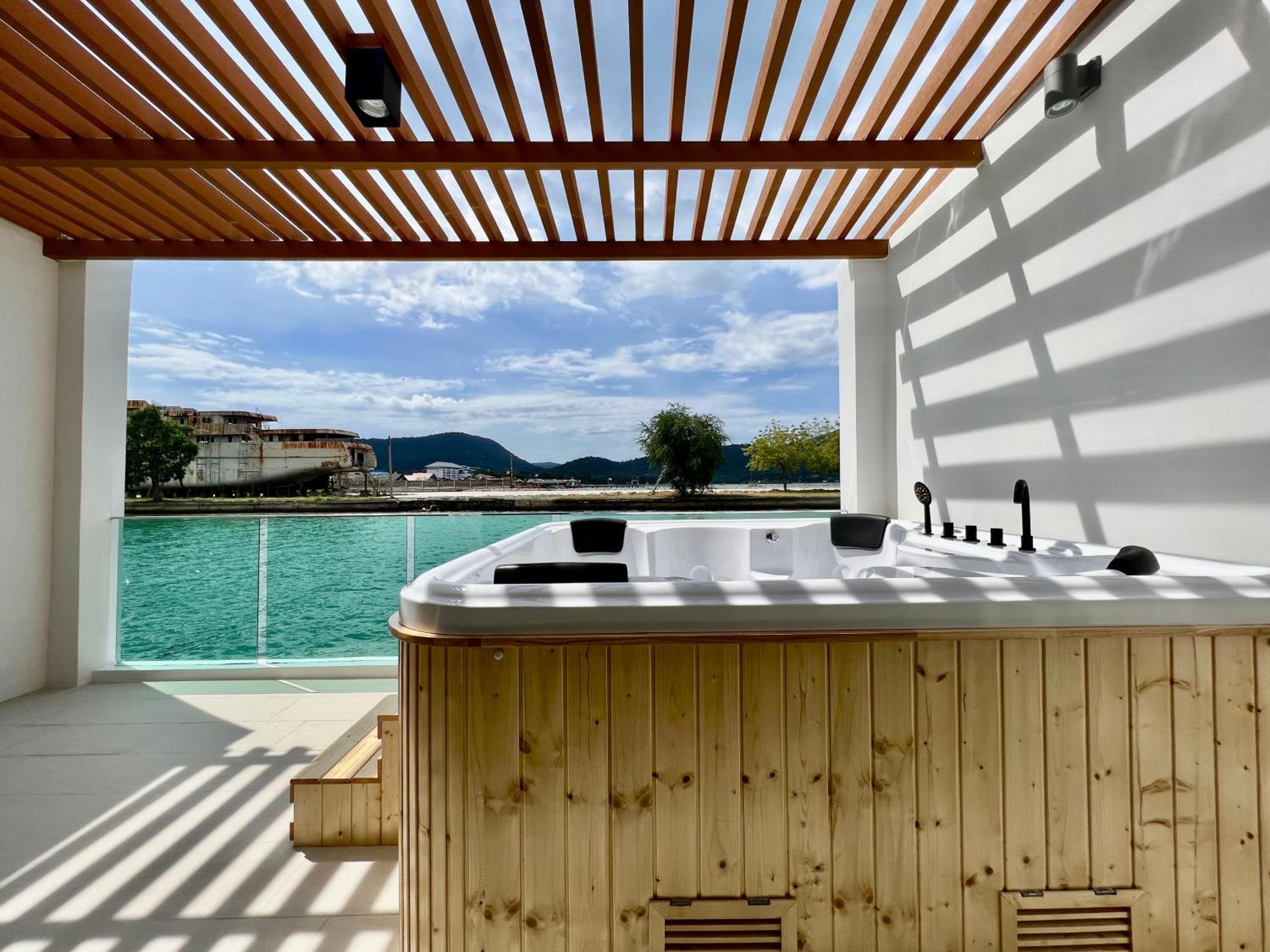 Two-Bedroom Suite with Sea View photo 3