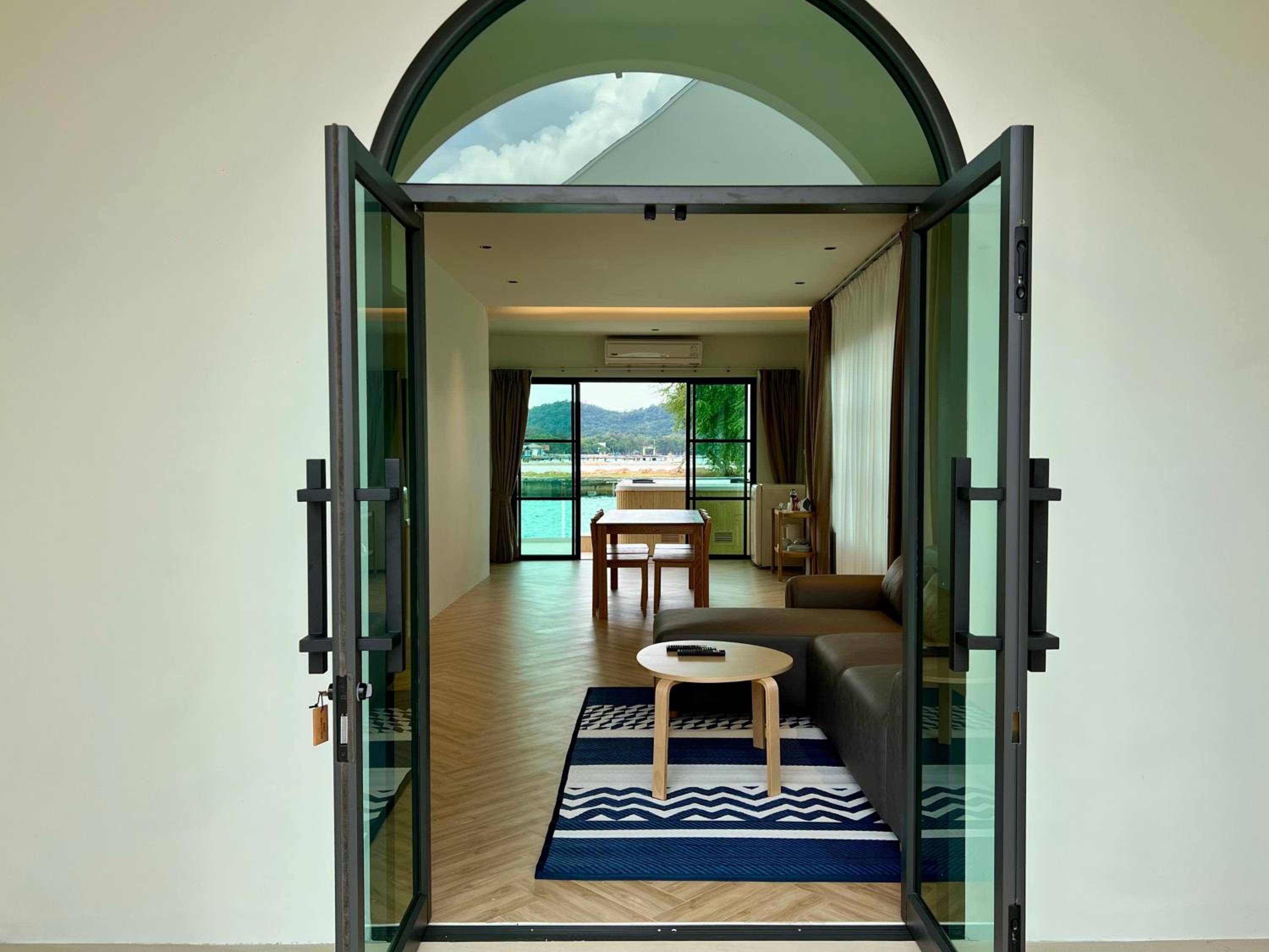 Two-Bedroom Suite with Sea View photo 2