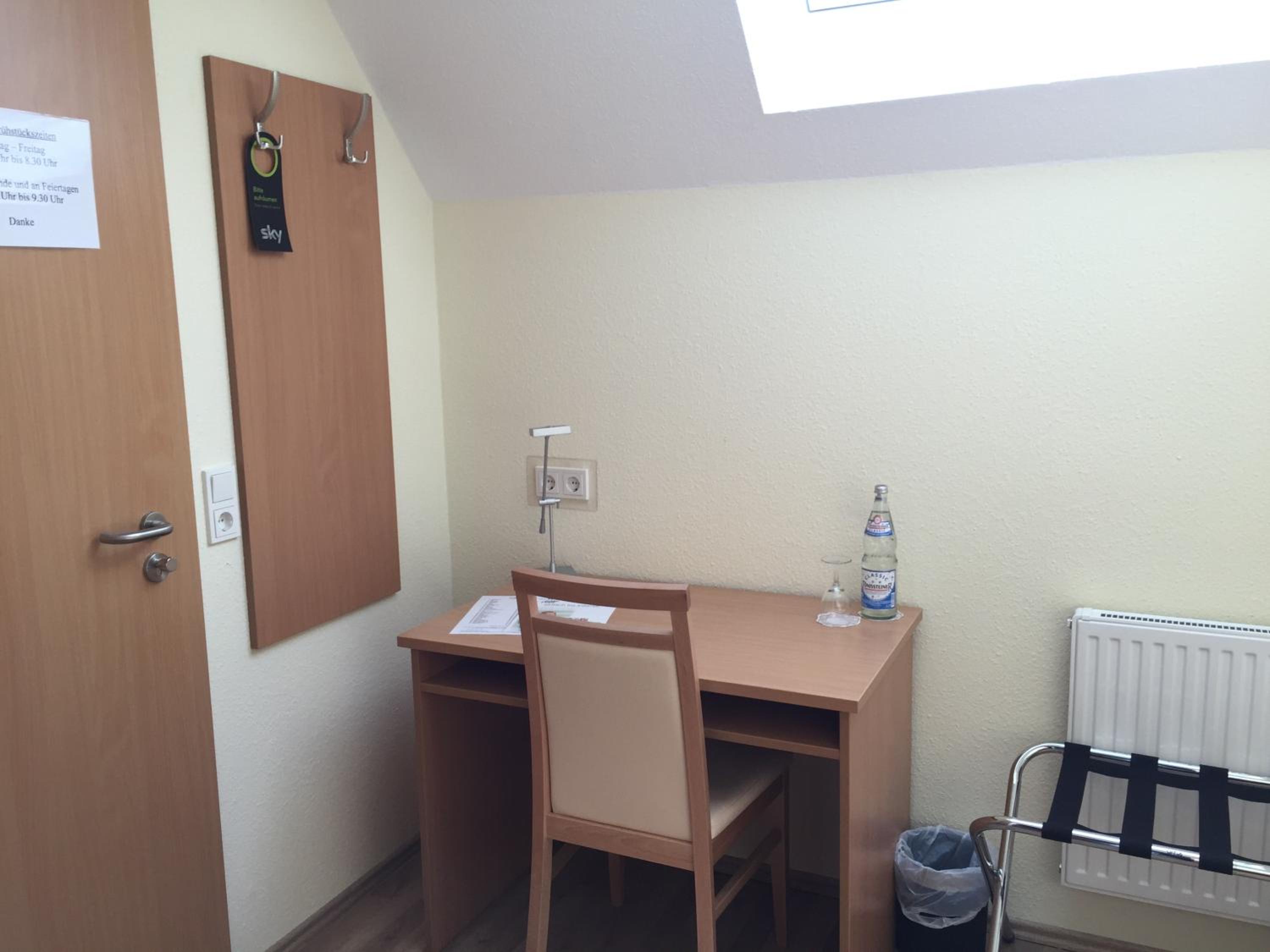 Small Single Room photo 3