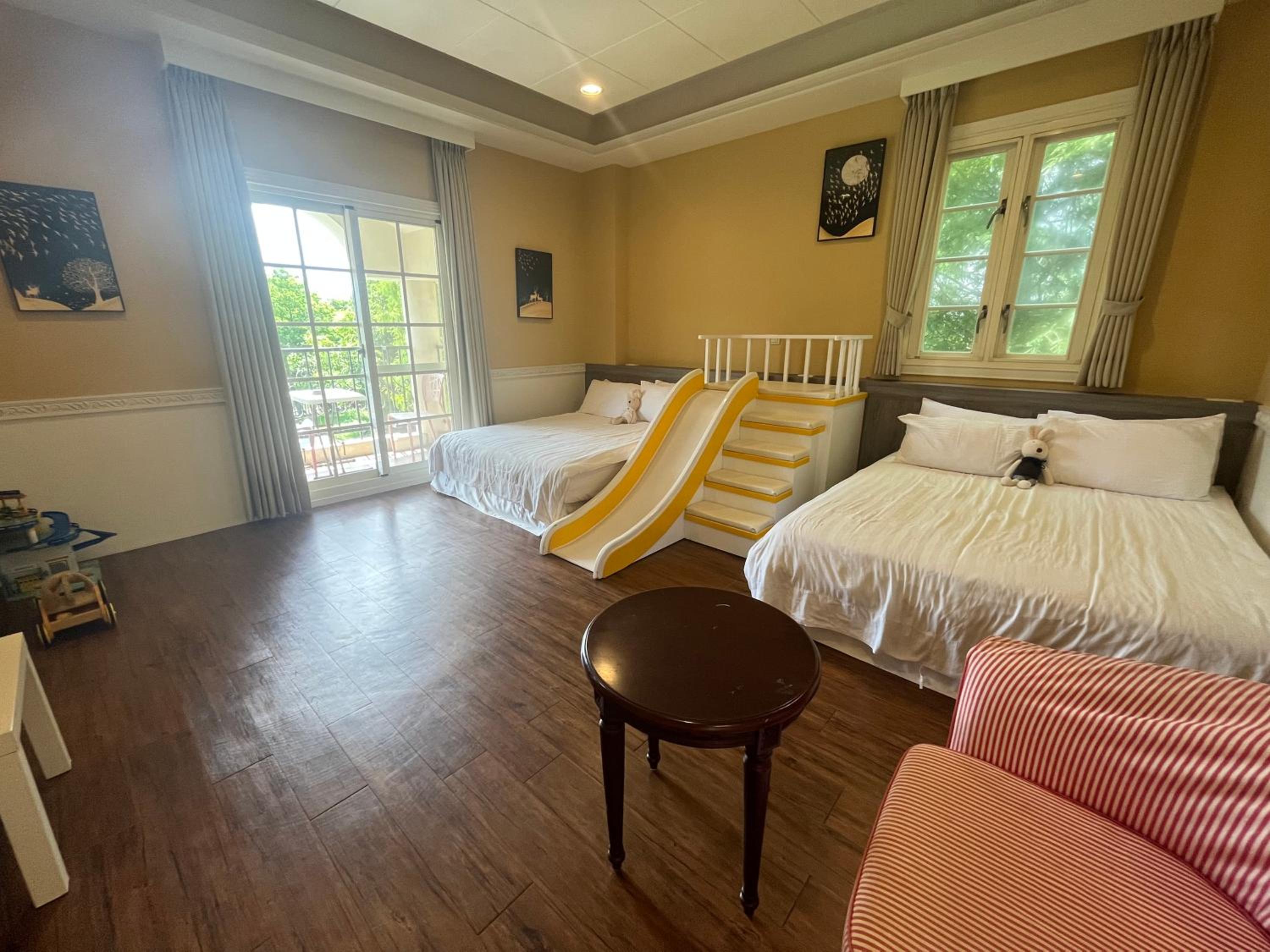 Deluxe Family Room photo 1